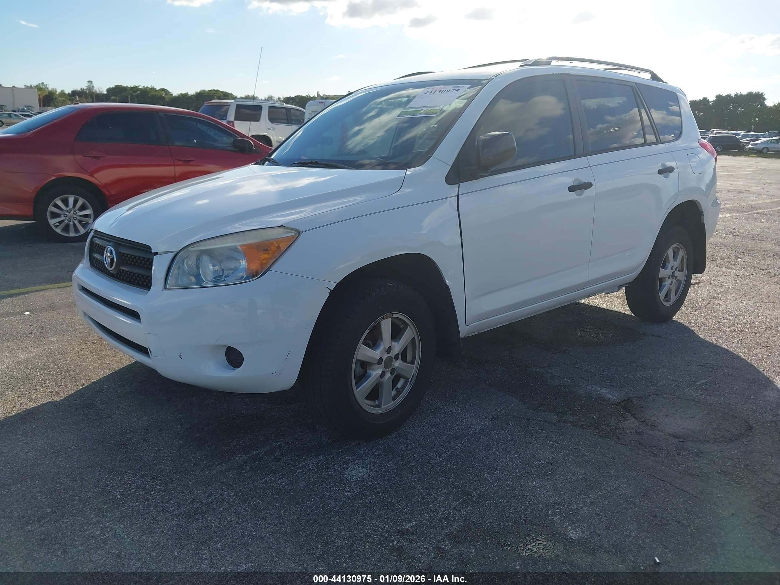 TOYOTA RAV4 image 2