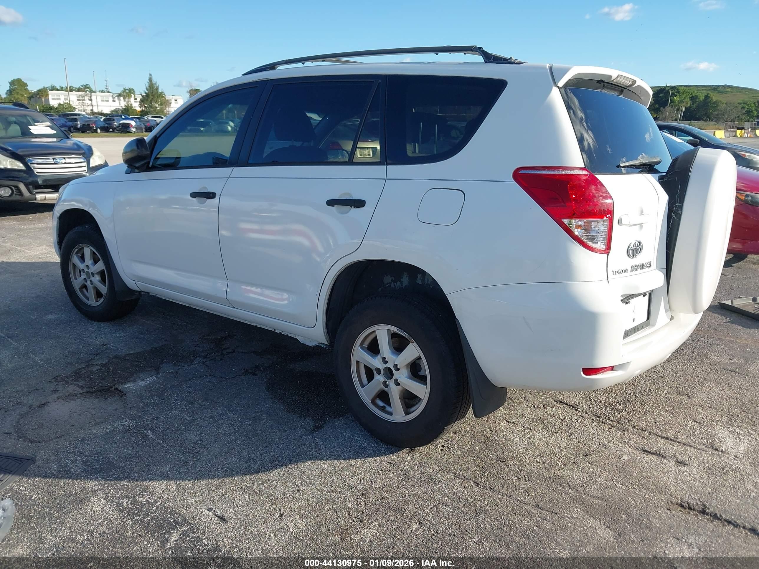 TOYOTA RAV4 image 3