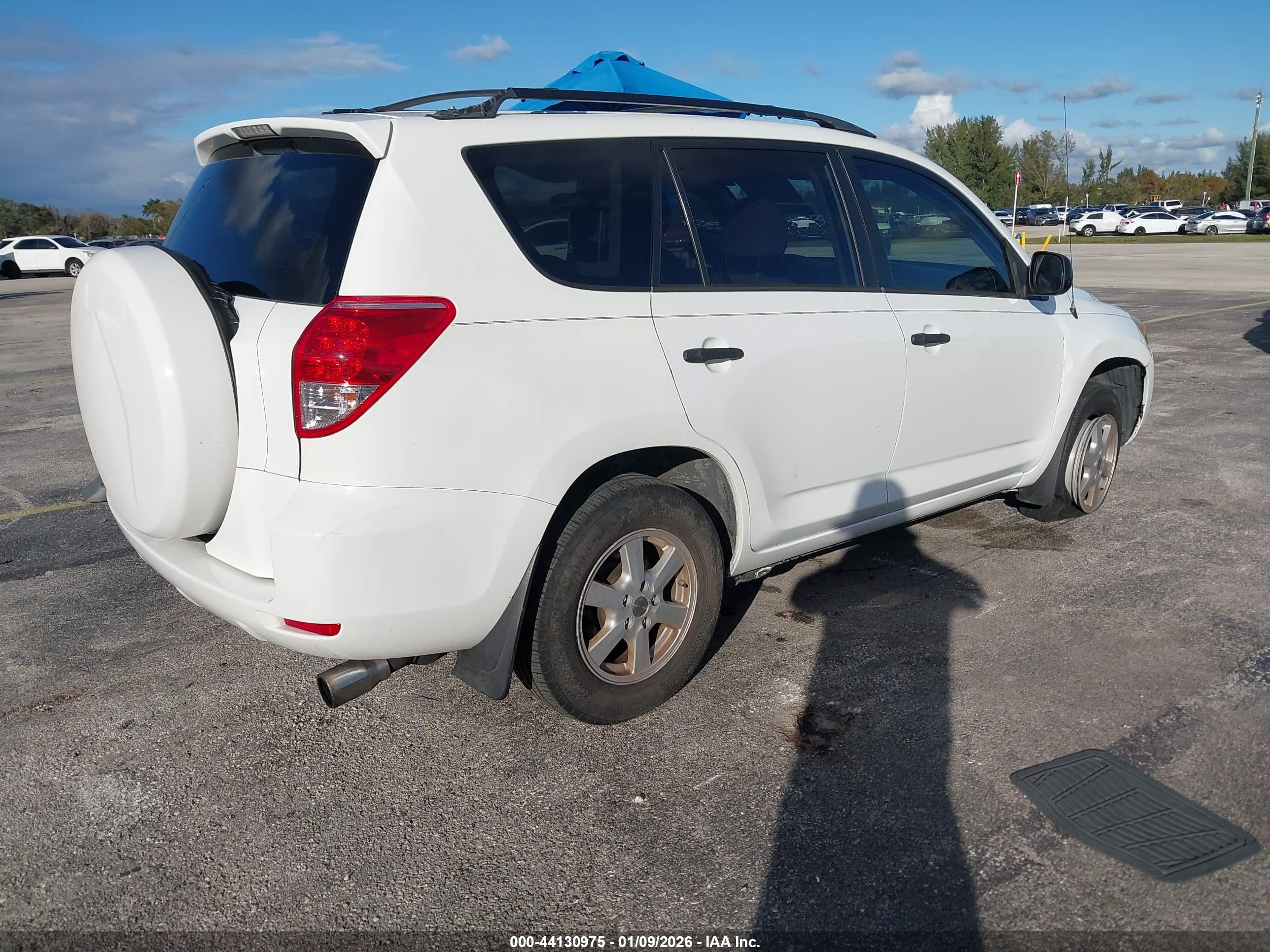 TOYOTA RAV4 image 4