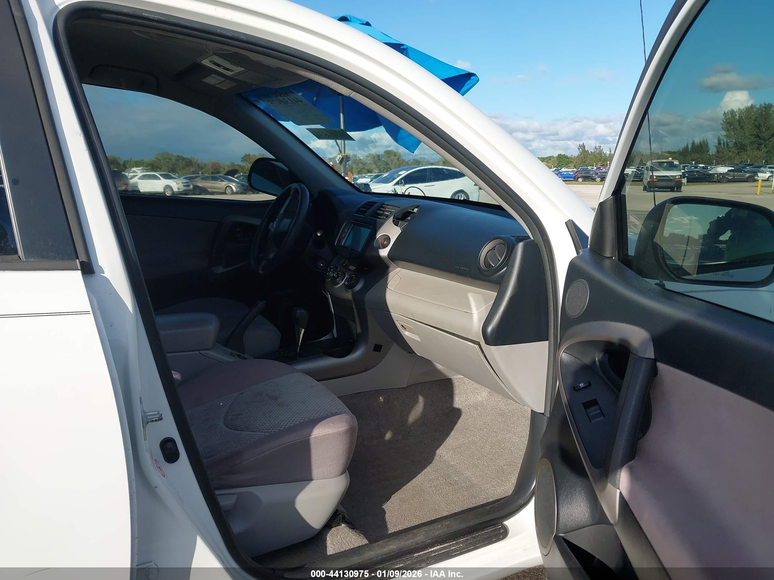 TOYOTA RAV4 image 5