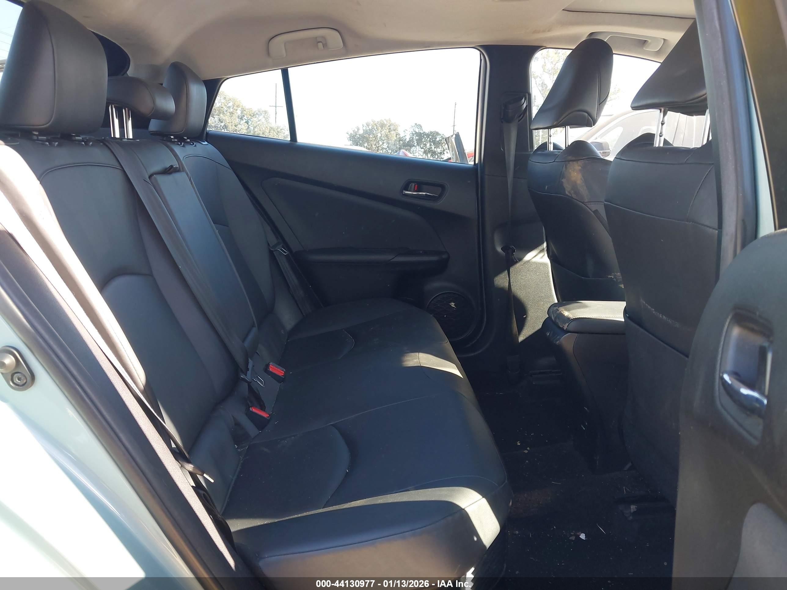 TOYOTA PRIUS image 8