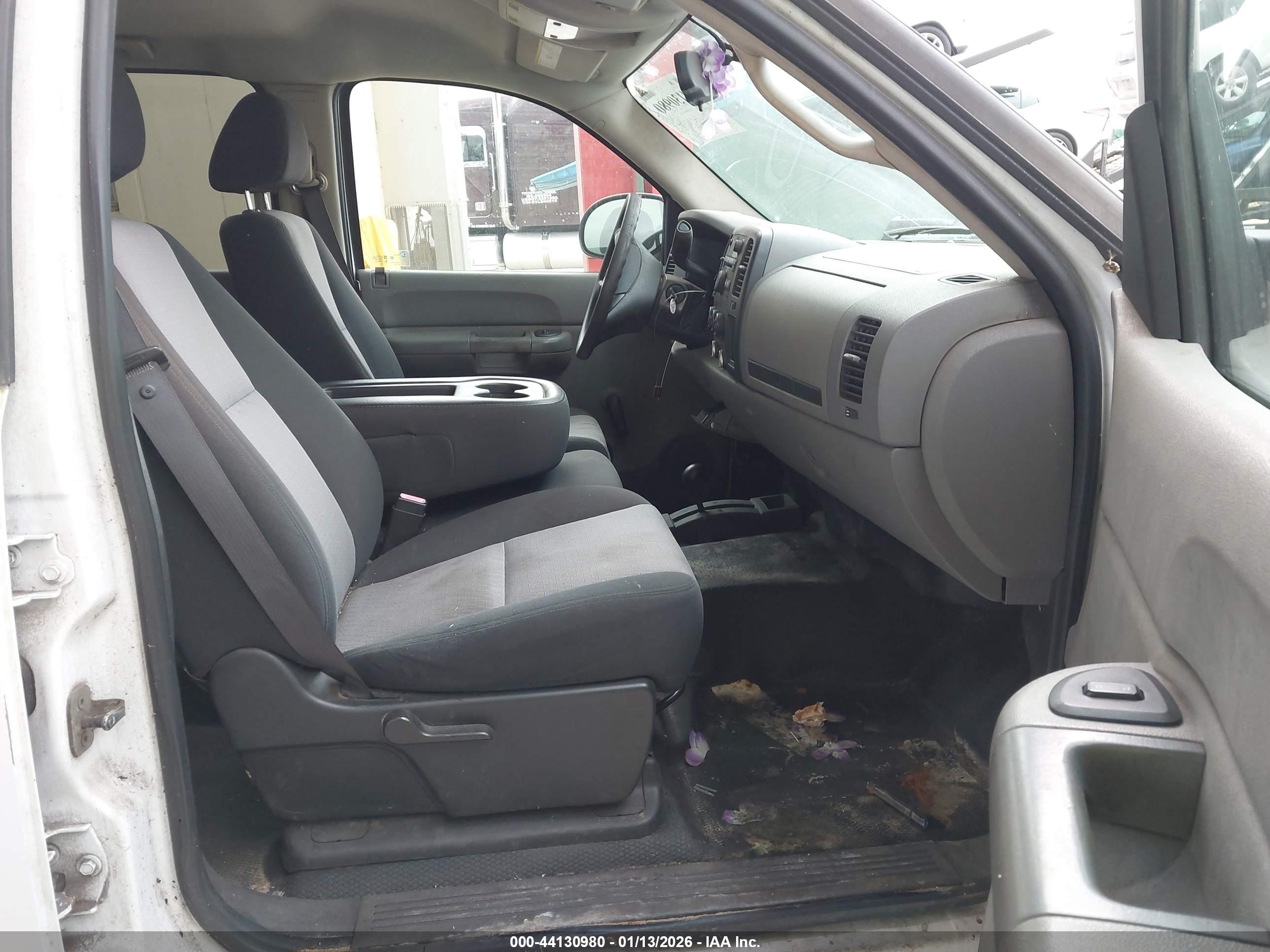 CHEVROLET SILVERADO image 5