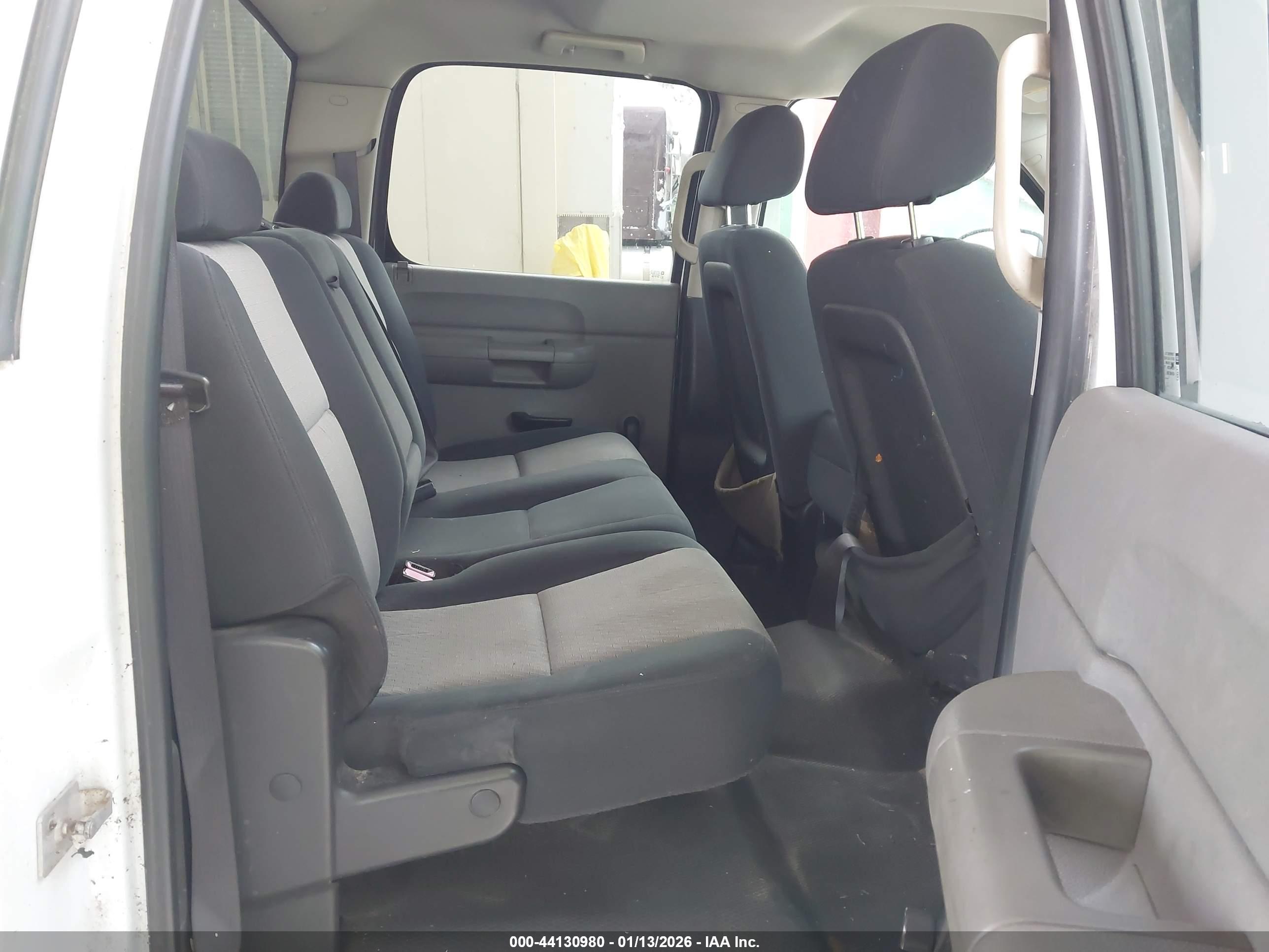 CHEVROLET SILVERADO image 8