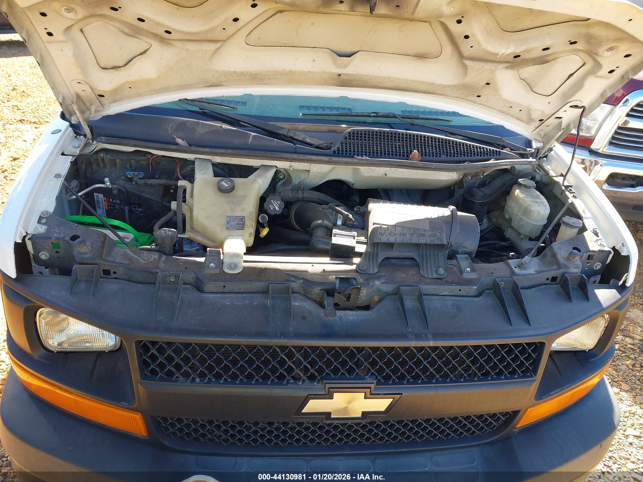 CHEVROLET EXPRESS image 10