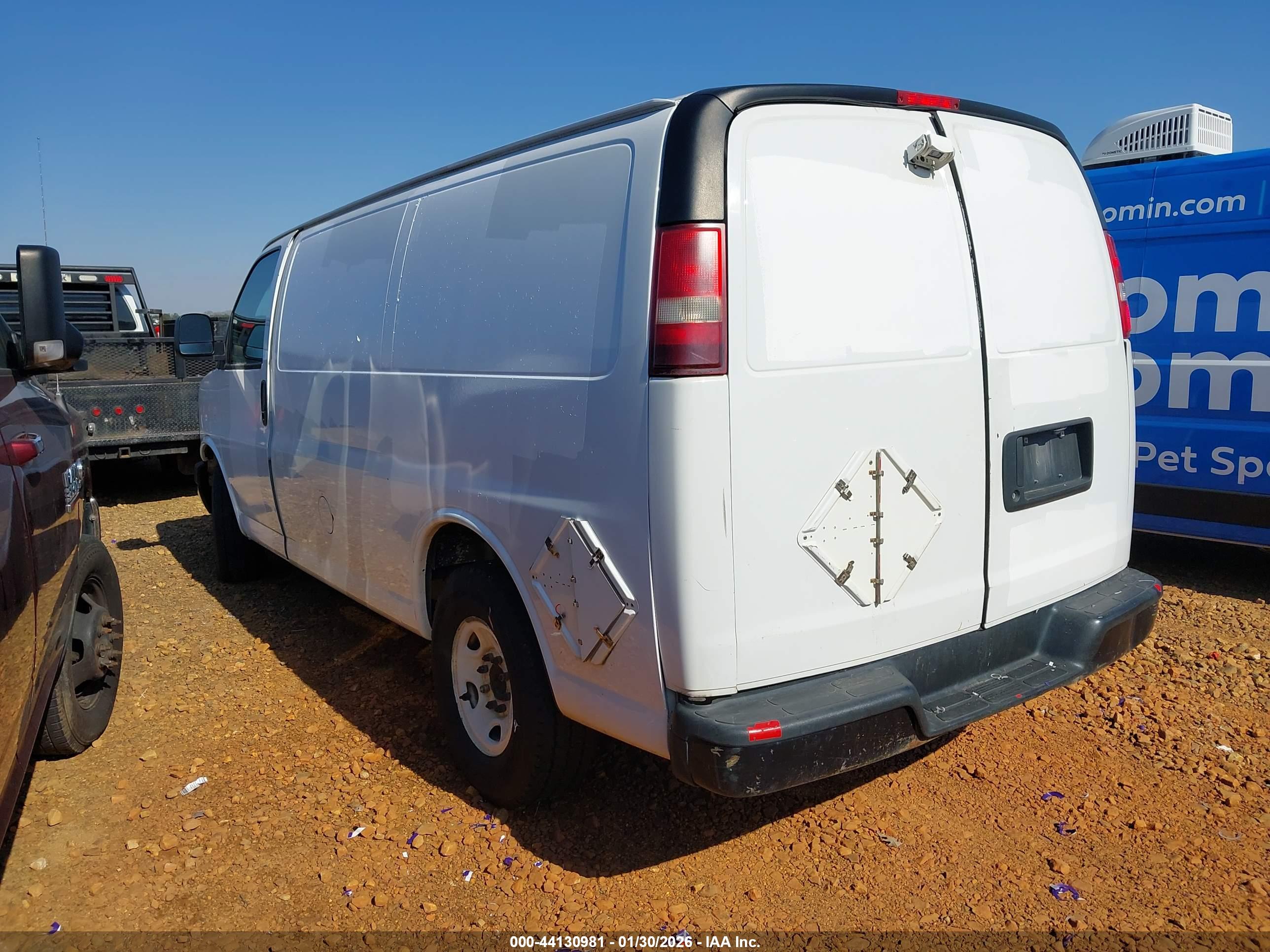 CHEVROLET EXPRESS image 3