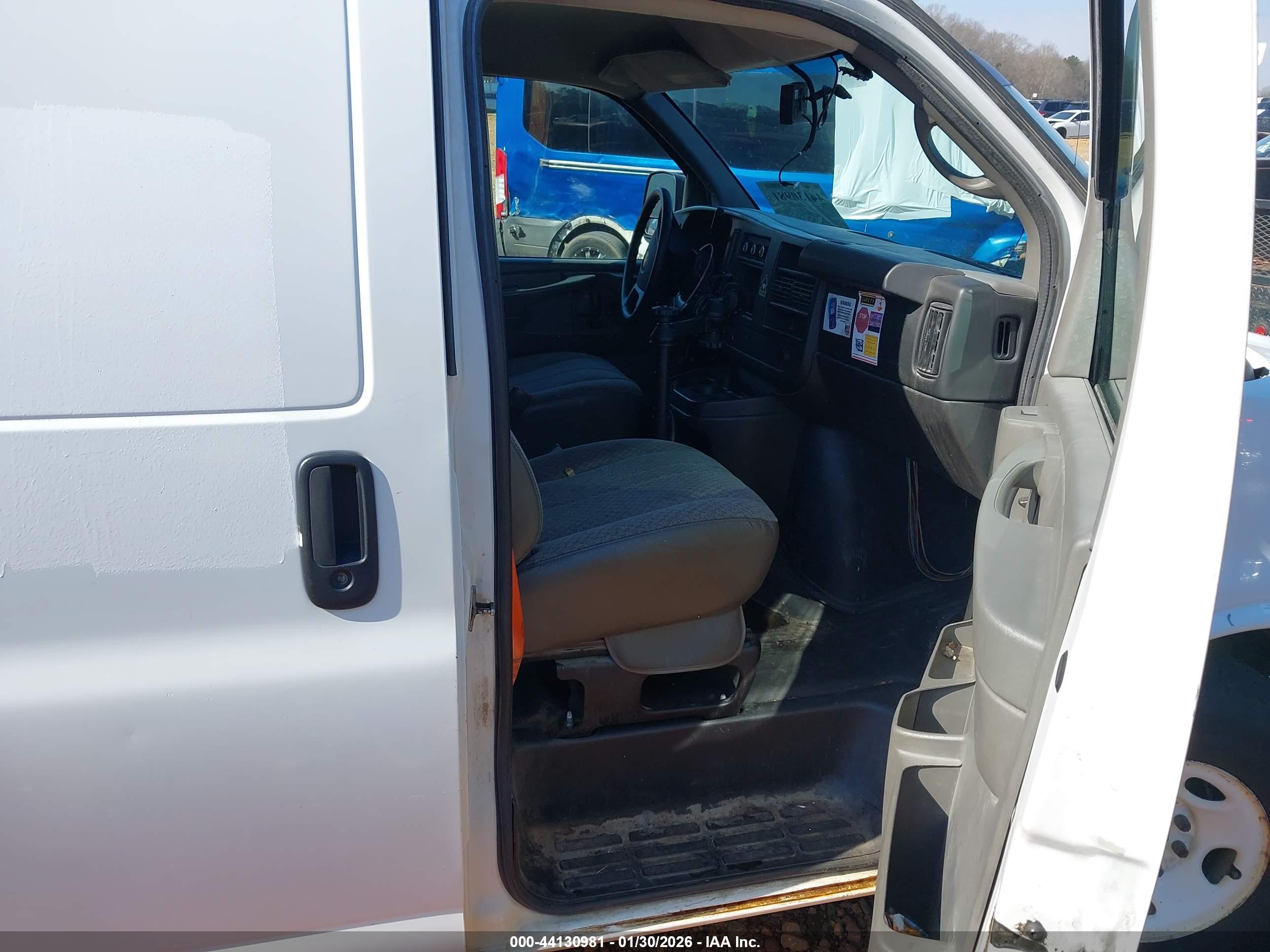 CHEVROLET EXPRESS image 5