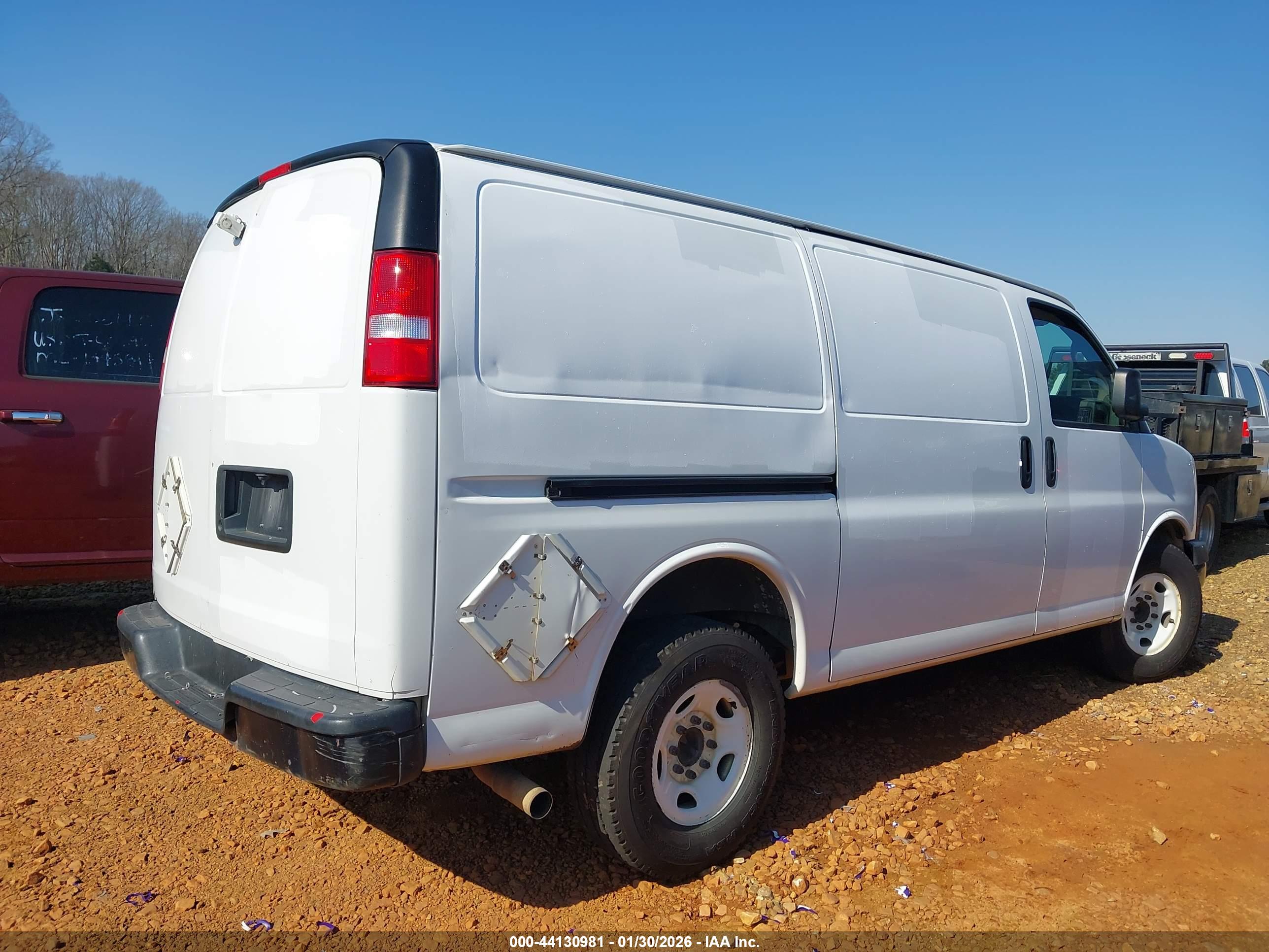 CHEVROLET EXPRESS image 6