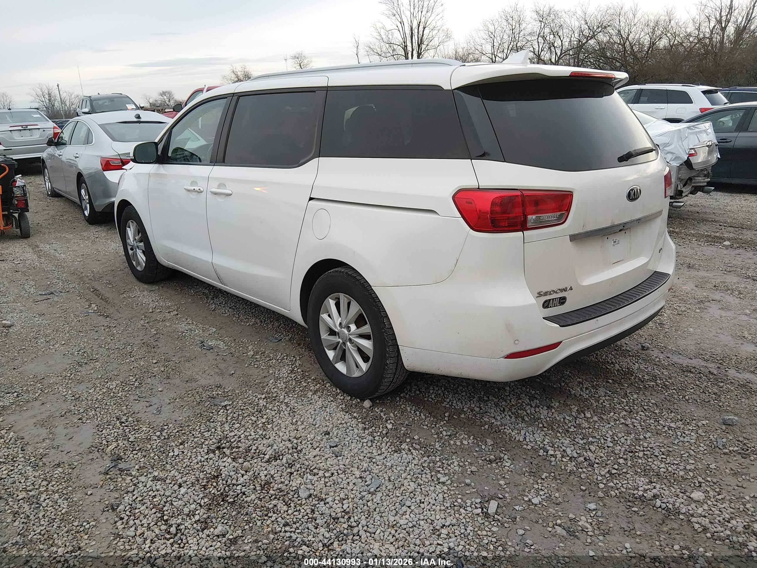 KIA SEDONA image 3