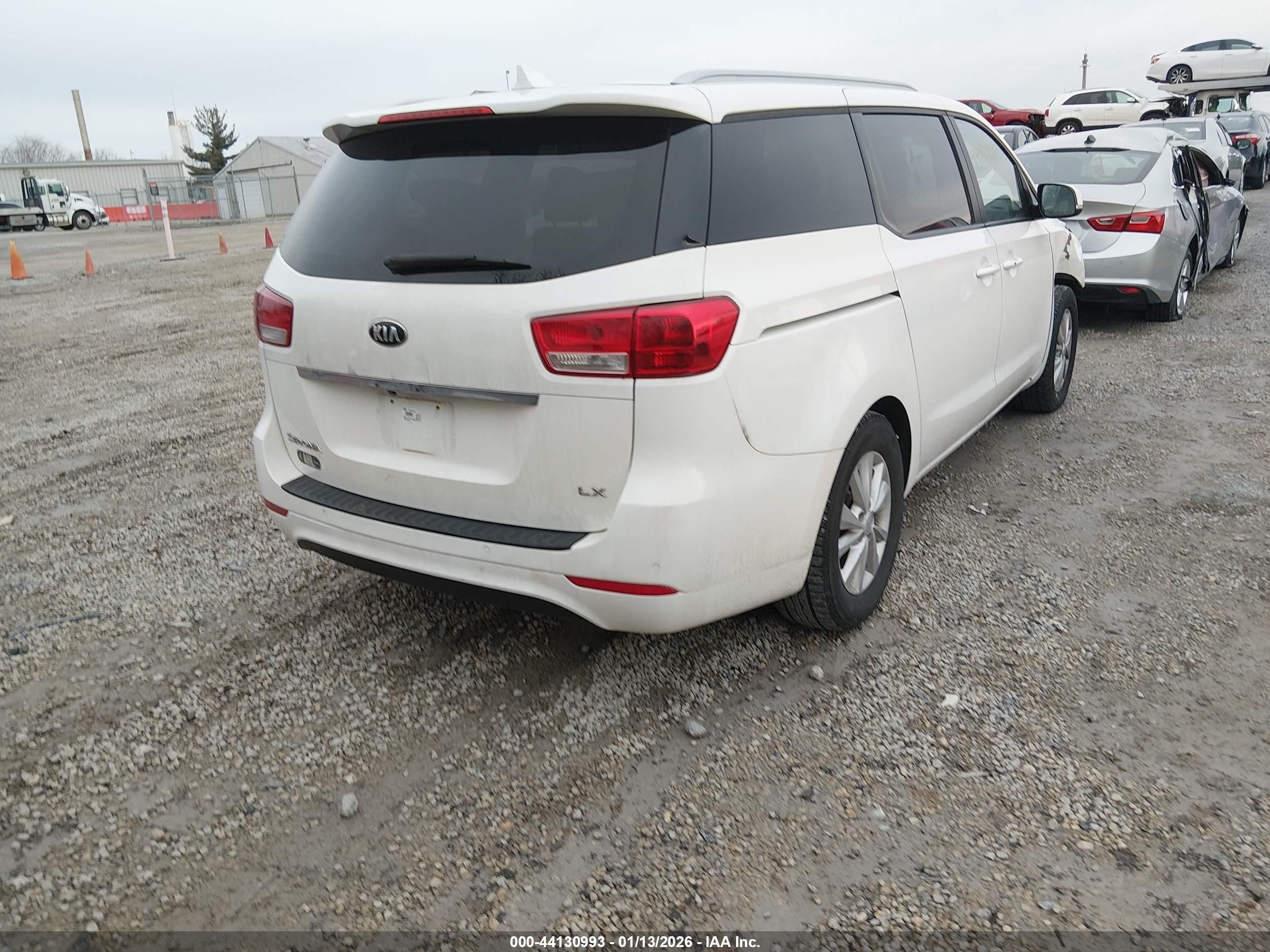 KIA SEDONA image 4