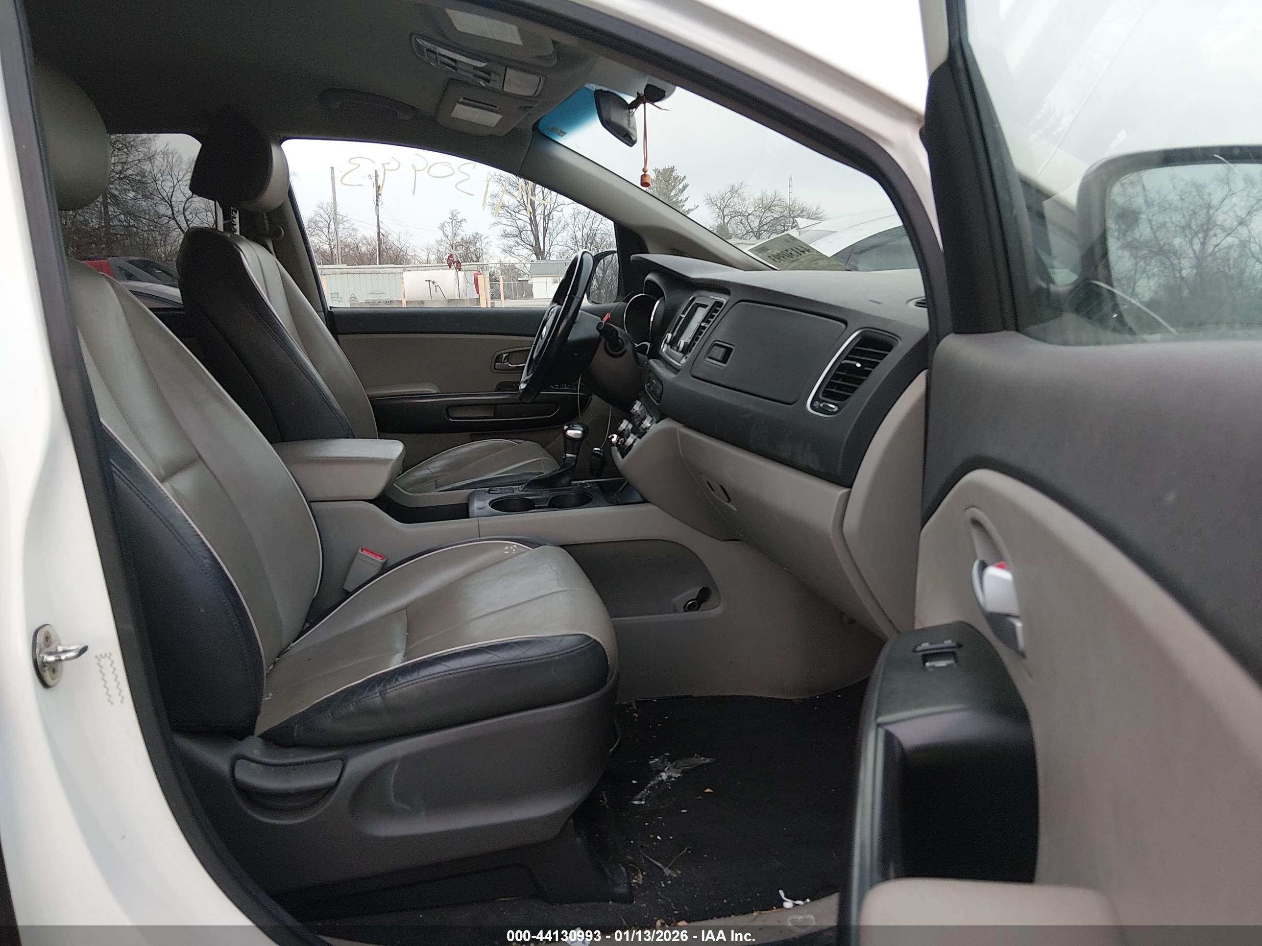 KIA SEDONA image 5