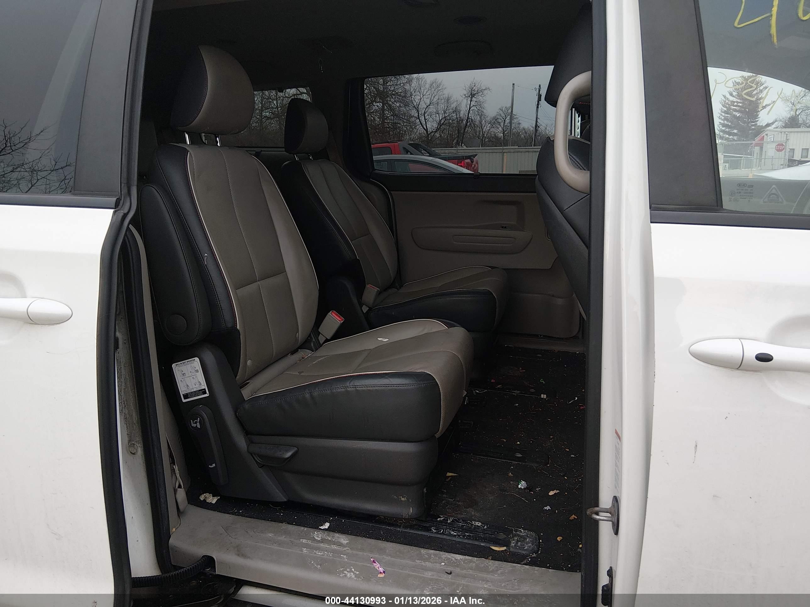 KIA SEDONA image 8