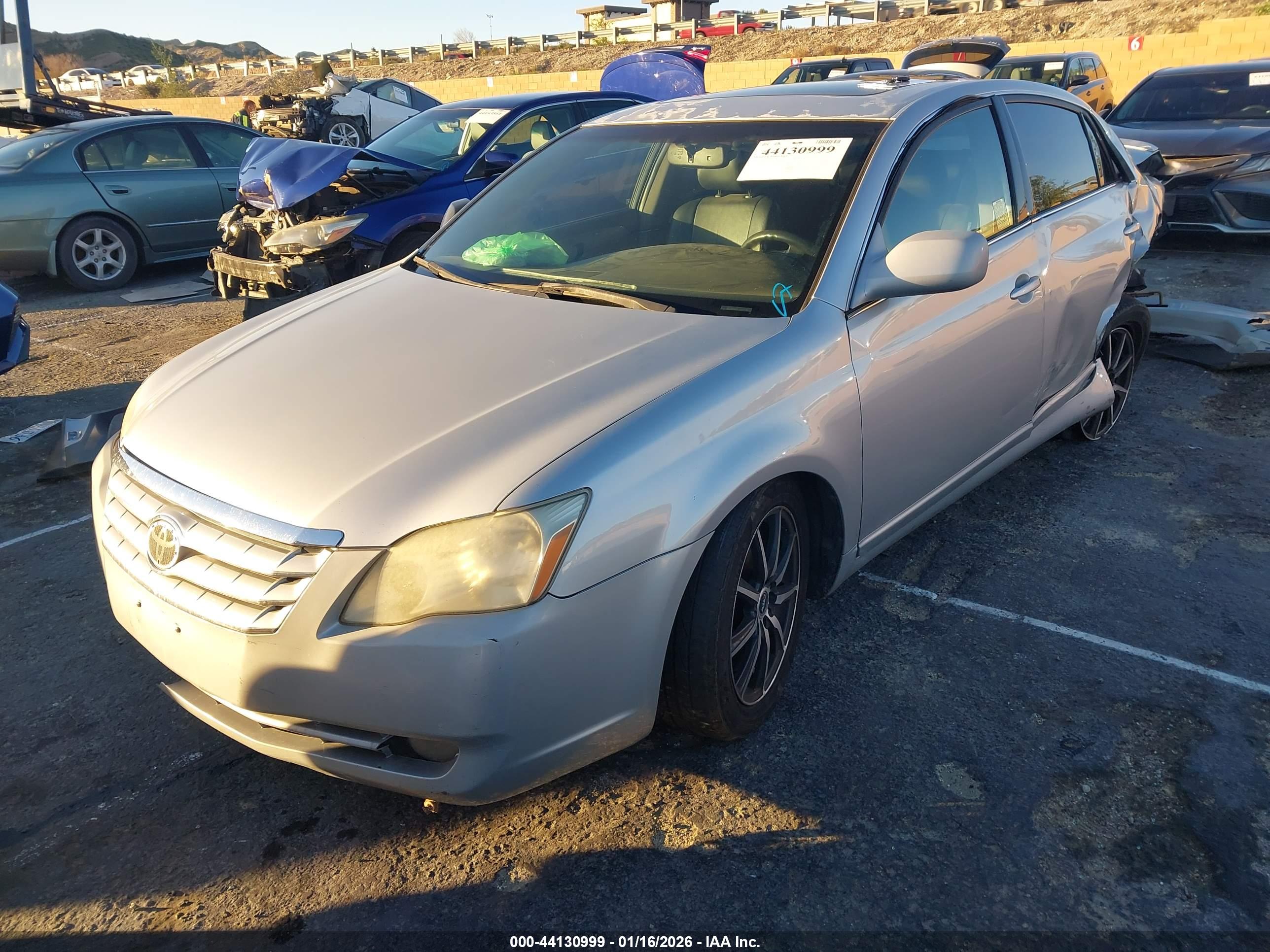 TOYOTA AVALON image 2