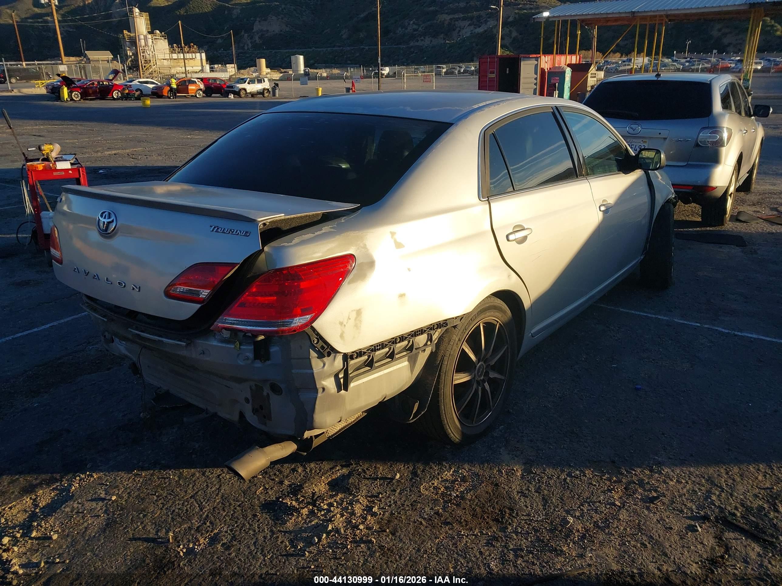 TOYOTA AVALON image 4