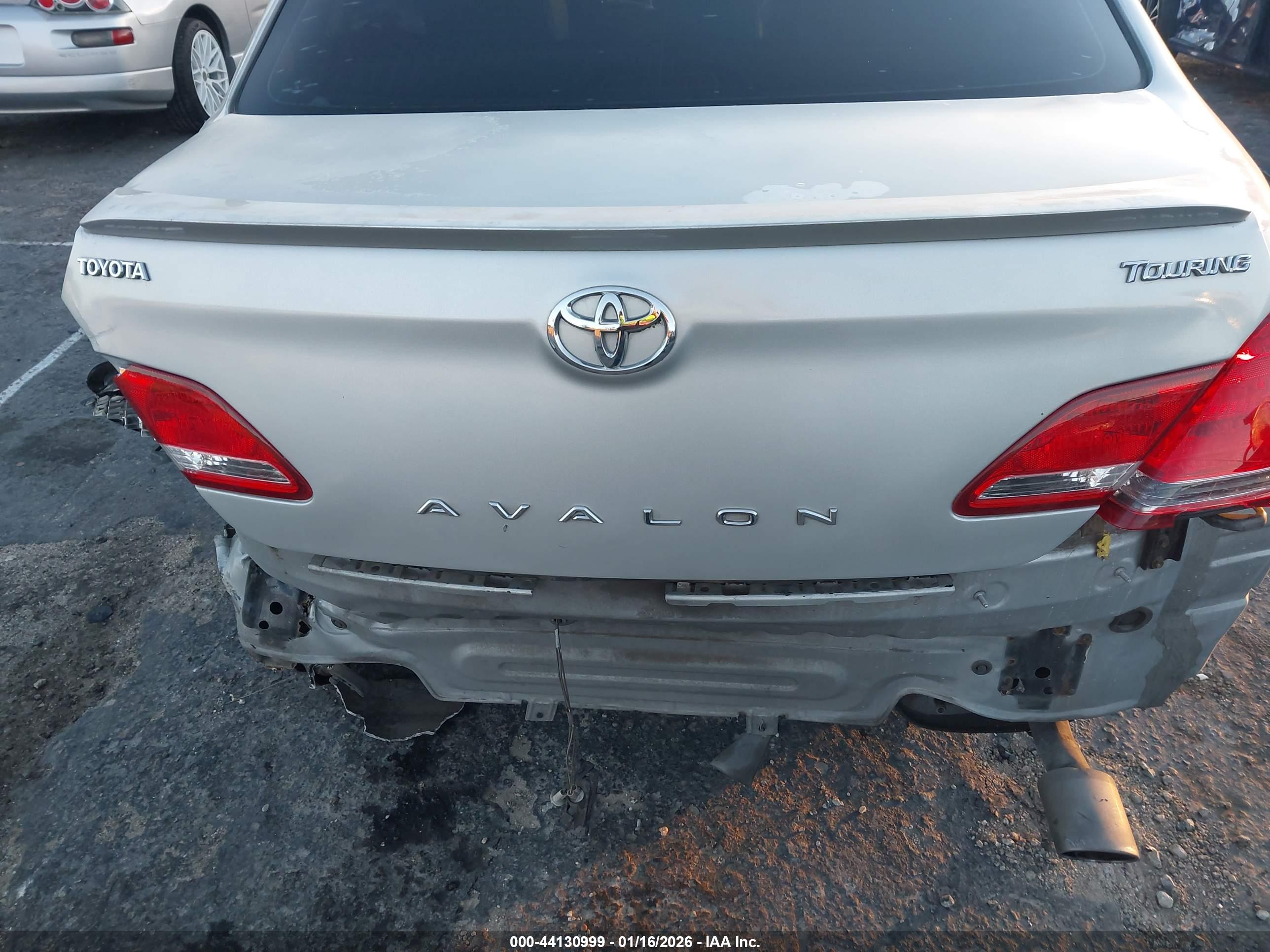 TOYOTA AVALON image 6