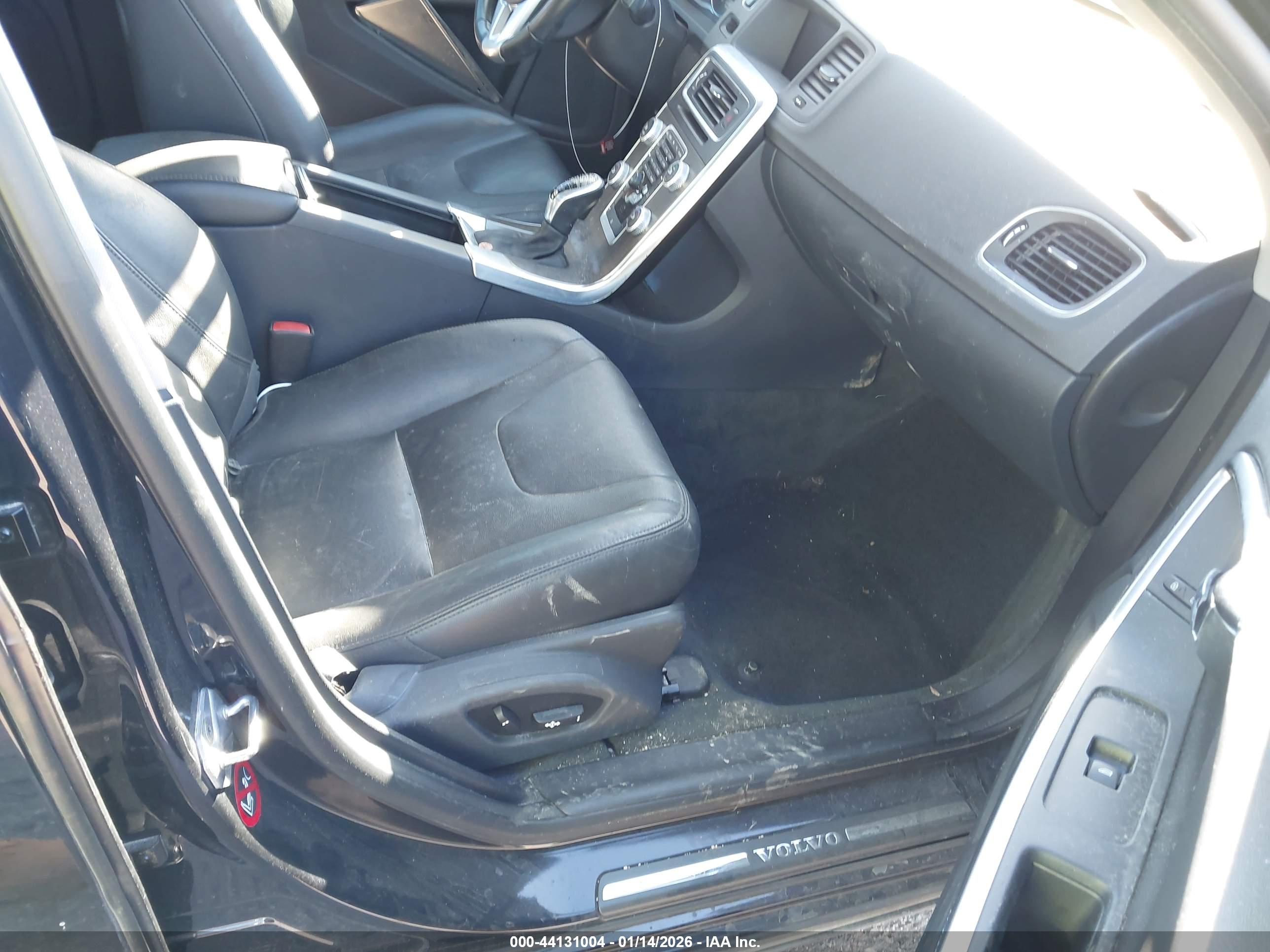 VOLVO S60 image 5