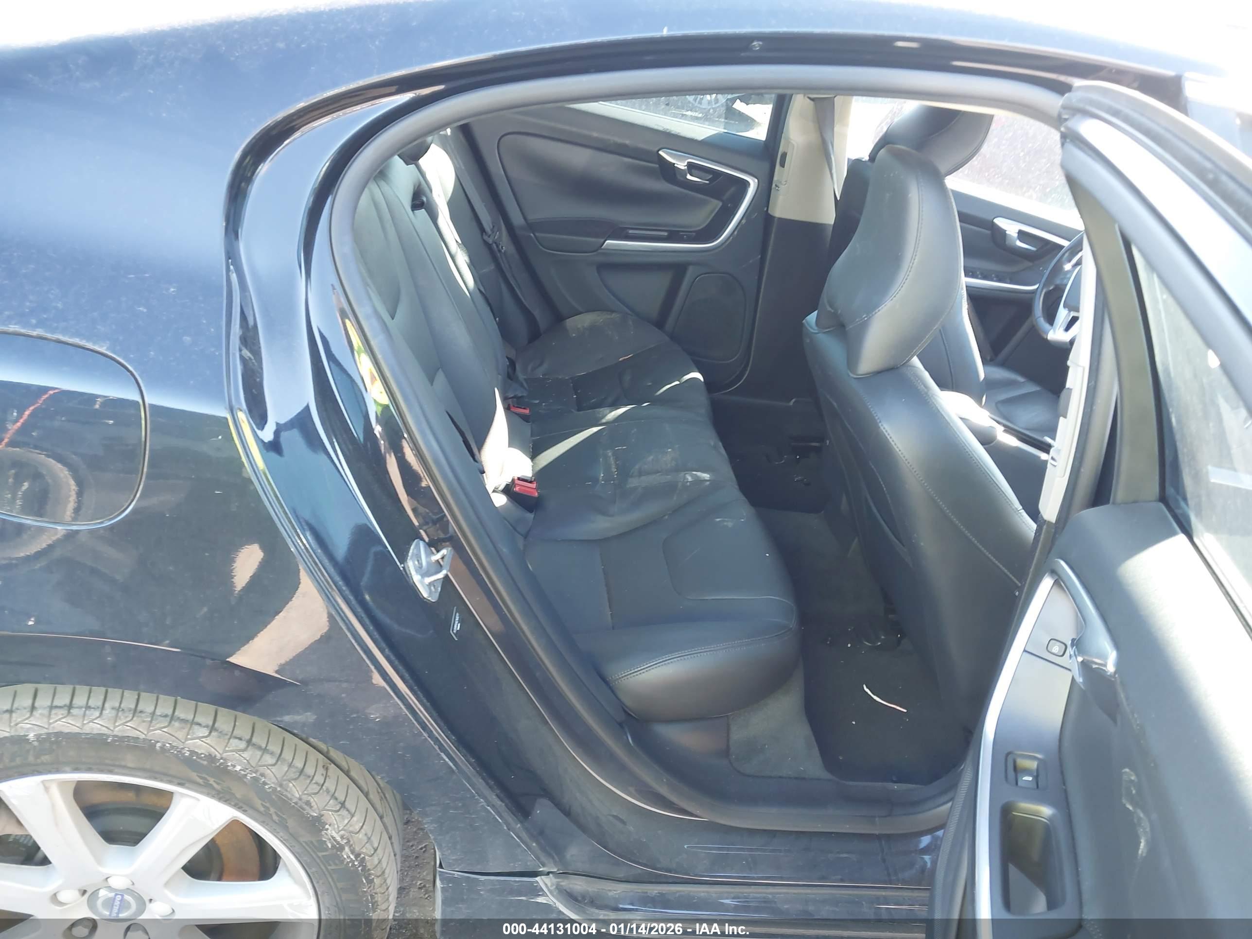 VOLVO S60 image 8