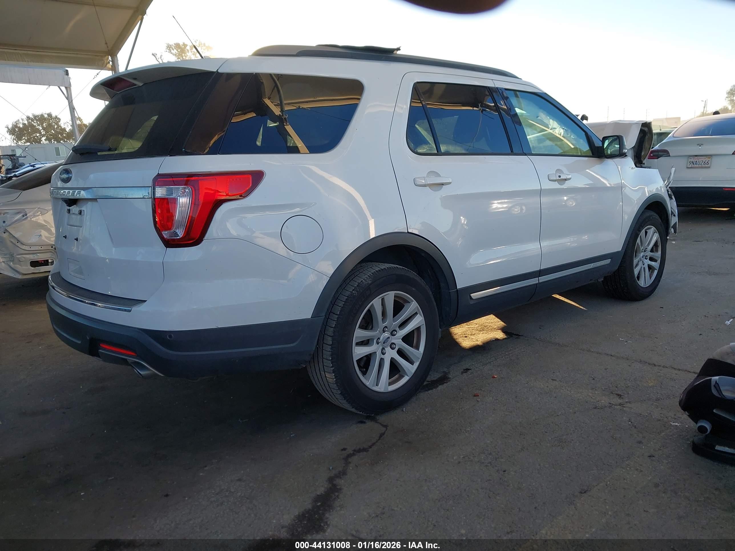 FORD EXPLORER image 4