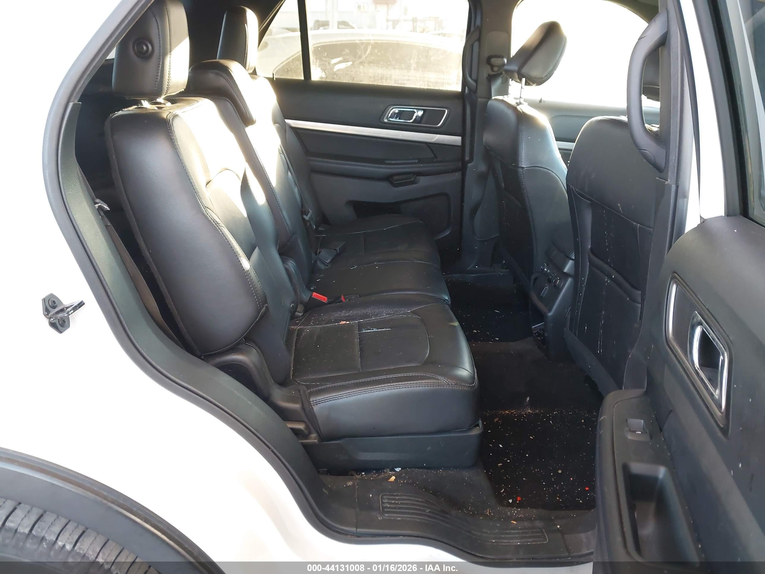 FORD EXPLORER image 8
