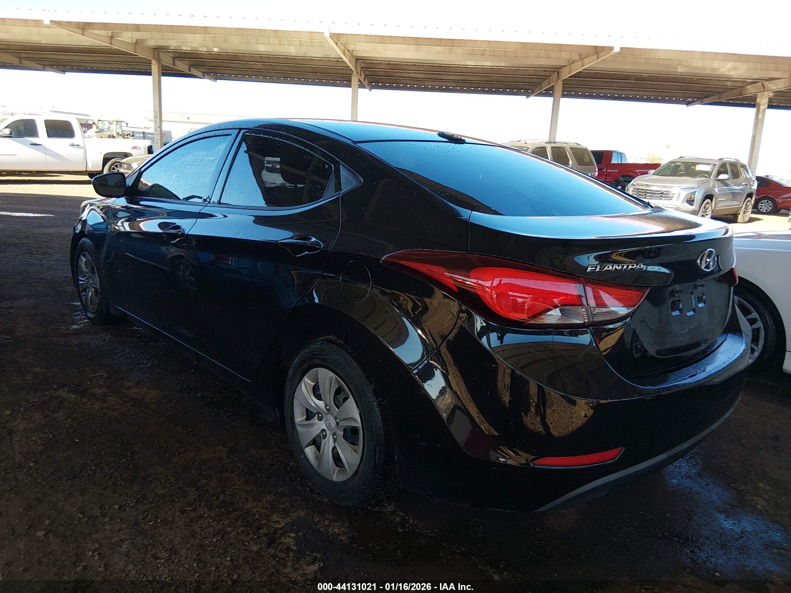 HYUNDAI ELANTRA image 3