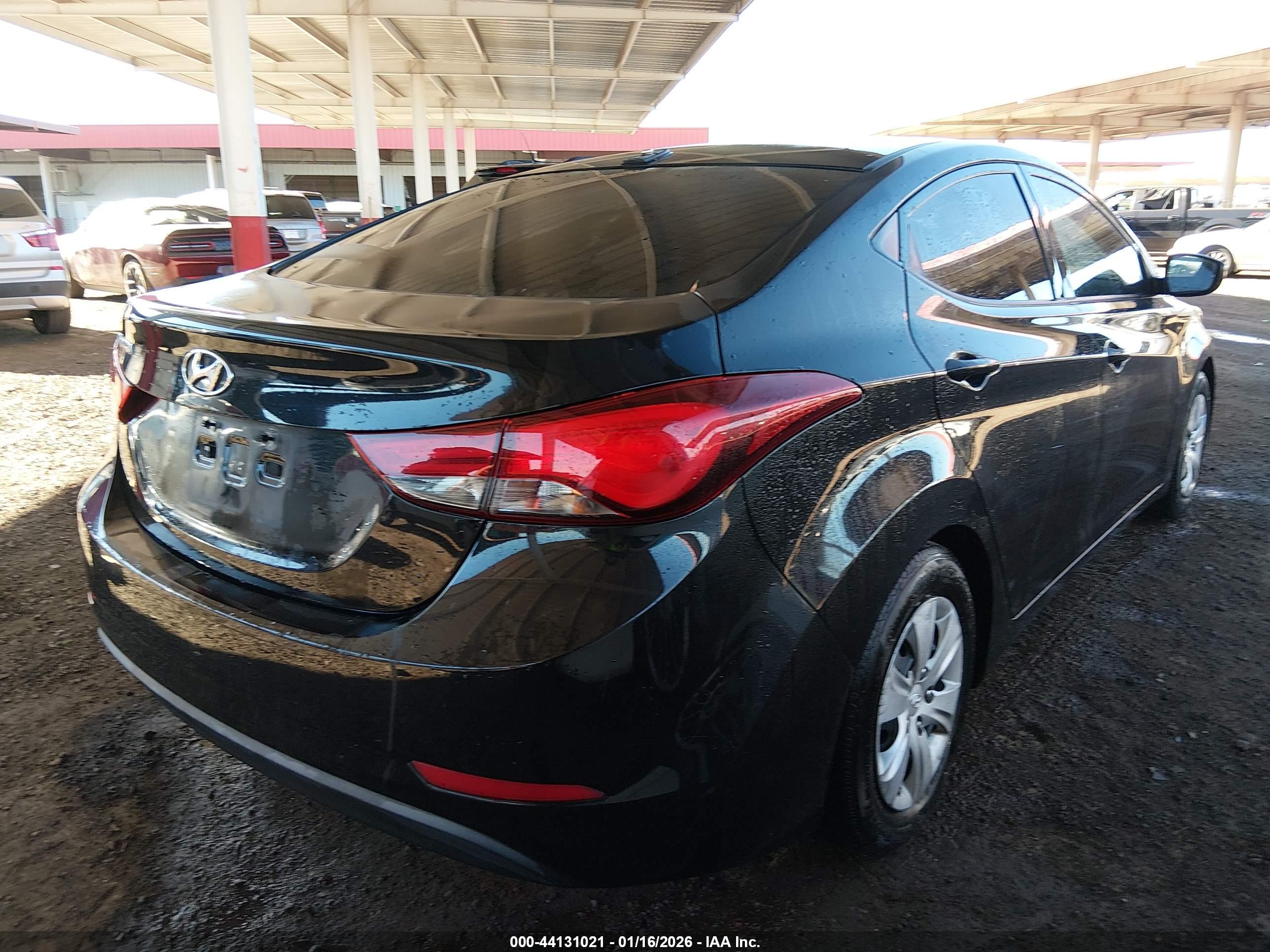 HYUNDAI ELANTRA image 4