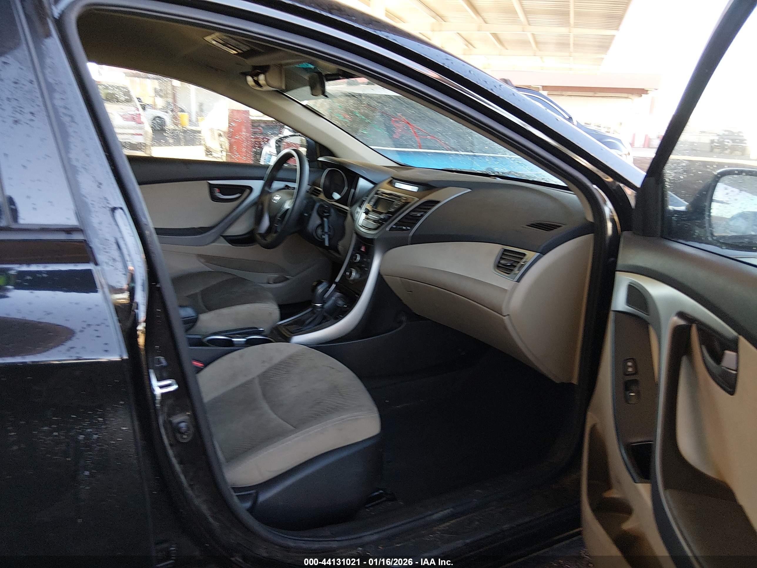 HYUNDAI ELANTRA image 5