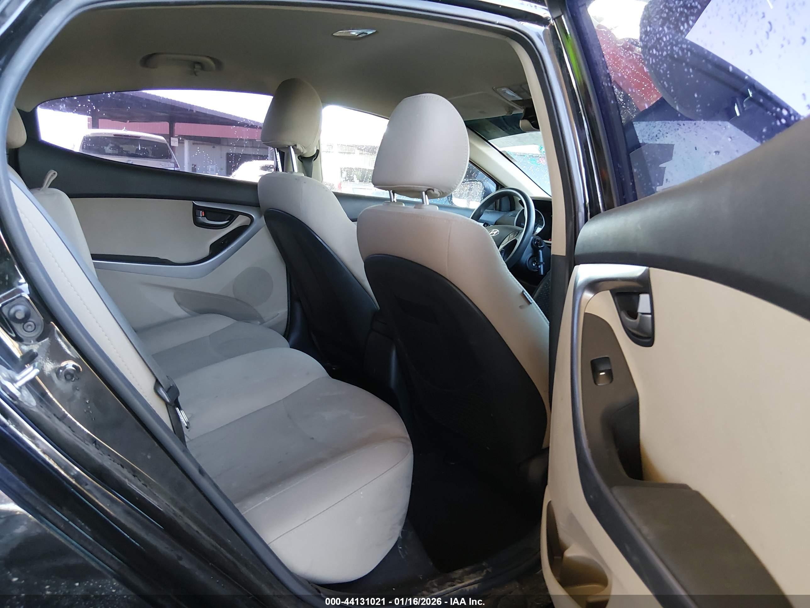 HYUNDAI ELANTRA image 8