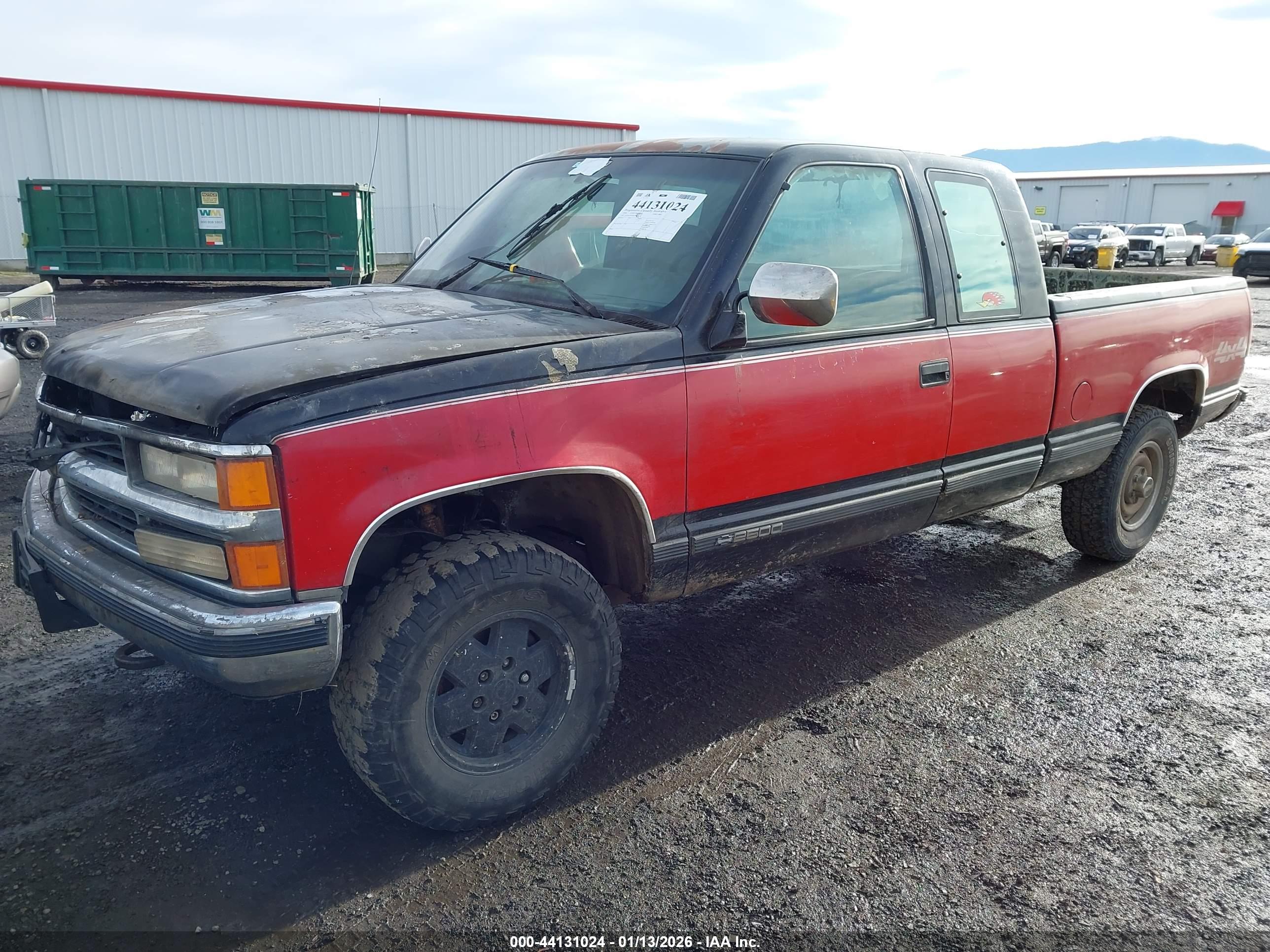 CHEVROLET GMT-400 image 2