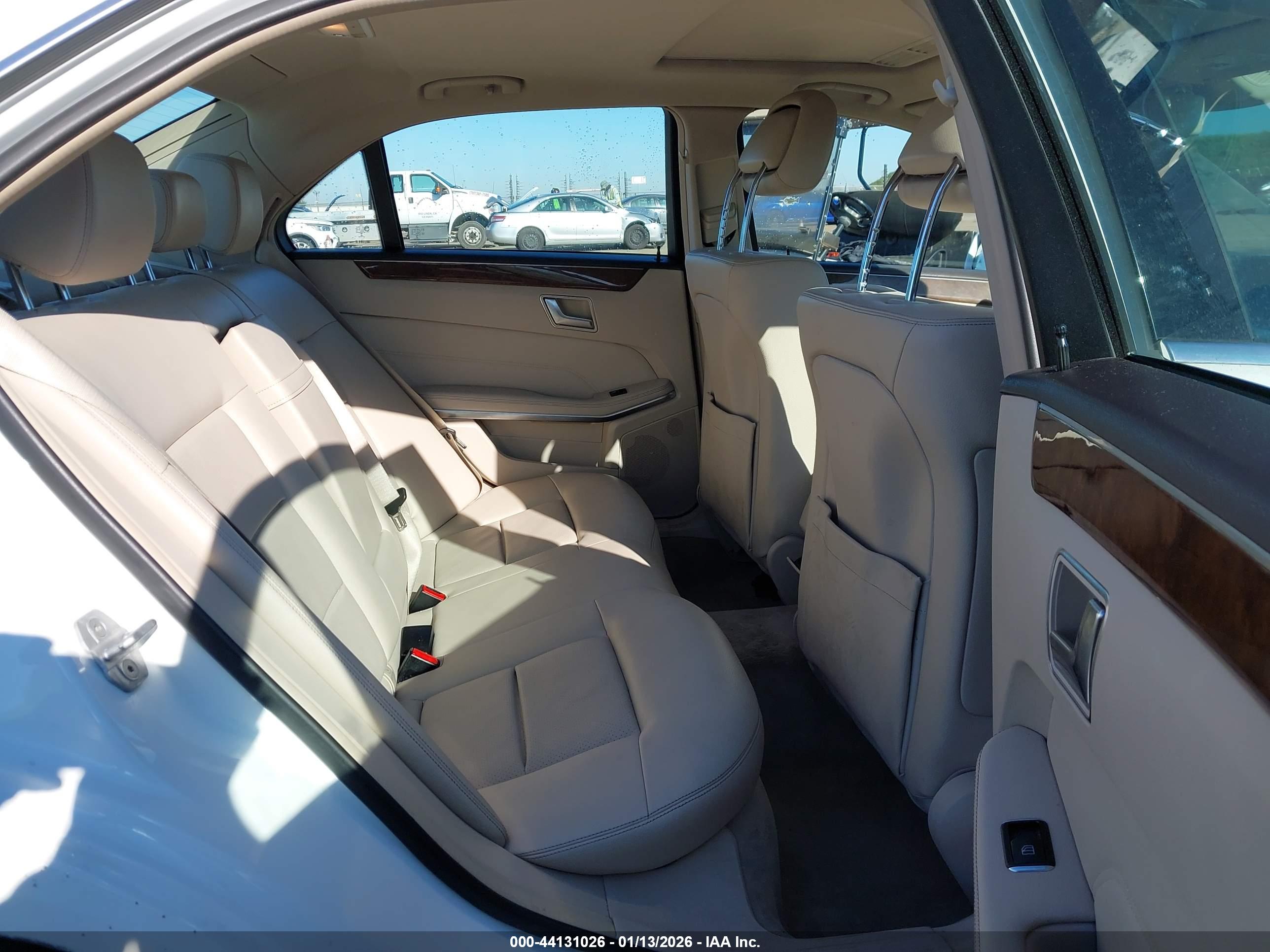 MERCEDES-BENZ E image 8