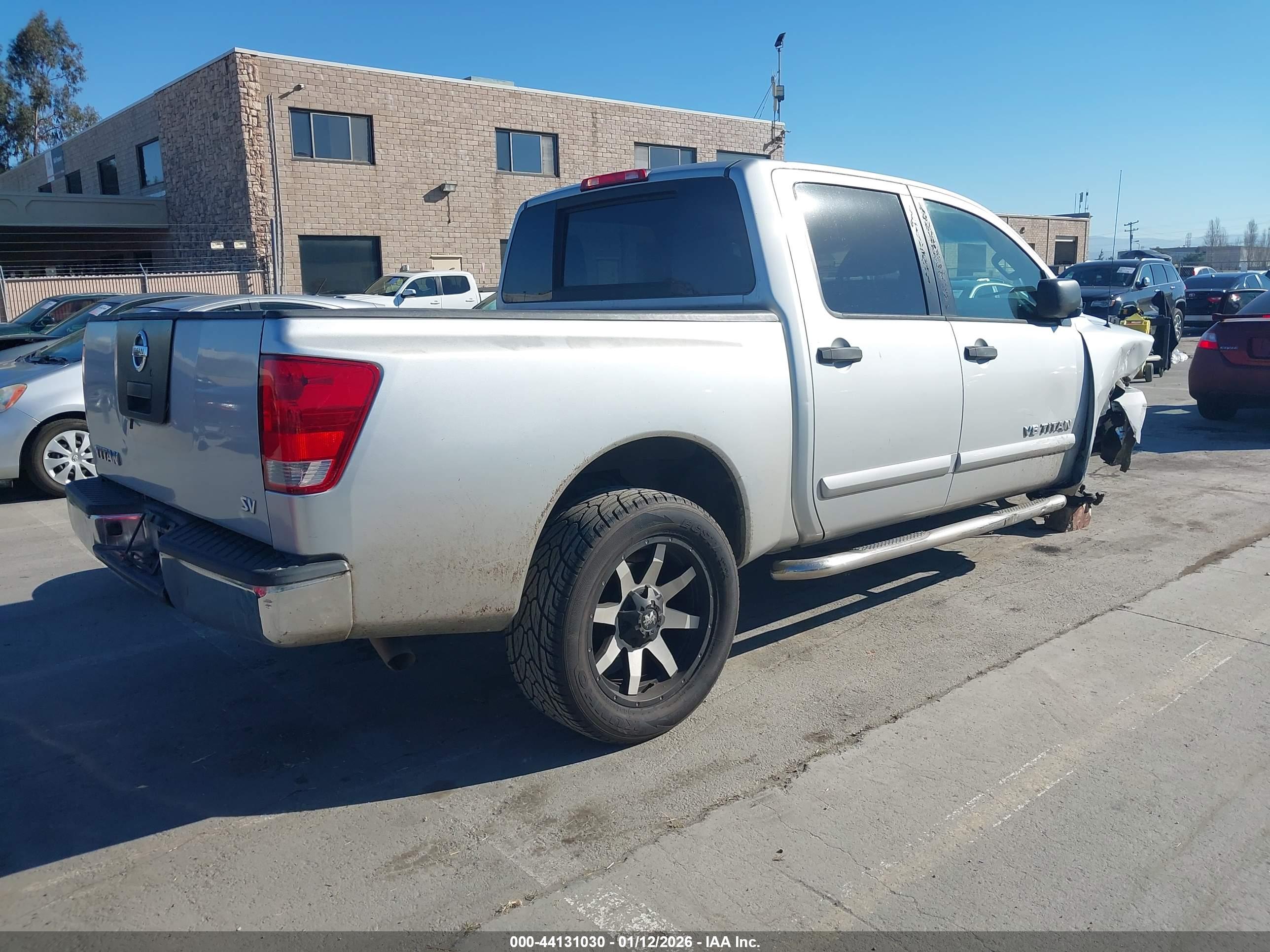 NISSAN TITAN image 4