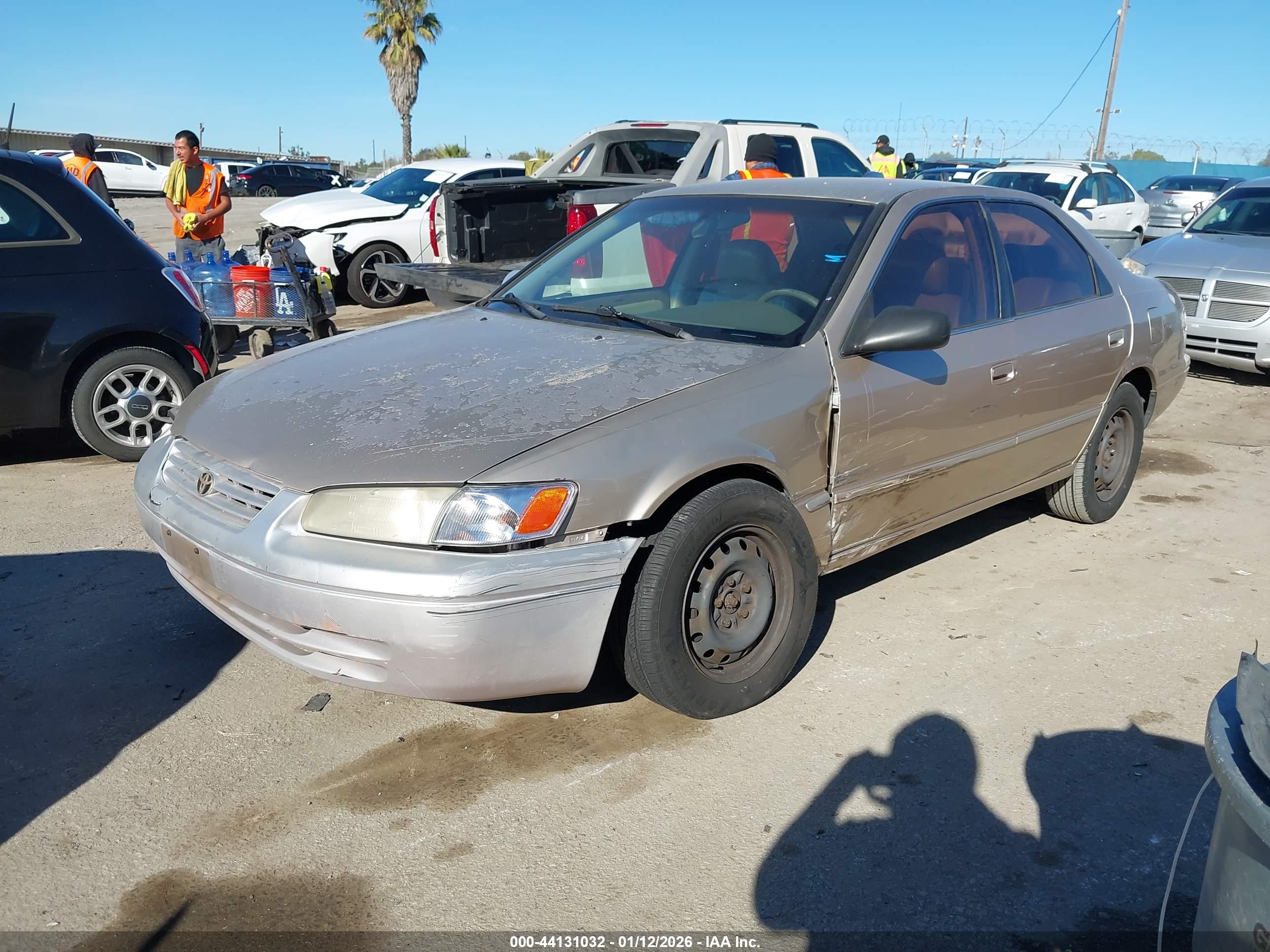 TOYOTA CAMRY image 2