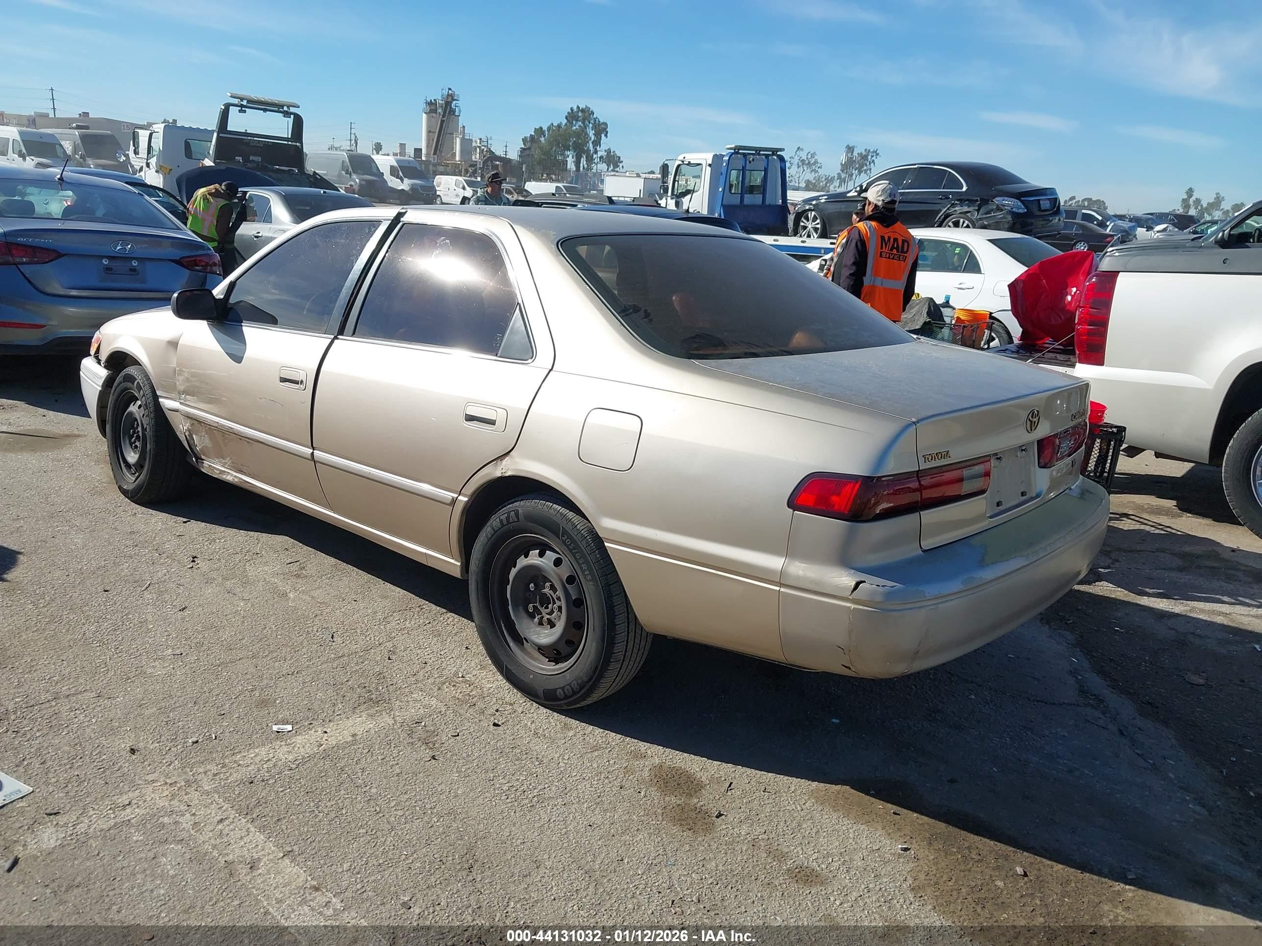 TOYOTA CAMRY image 3