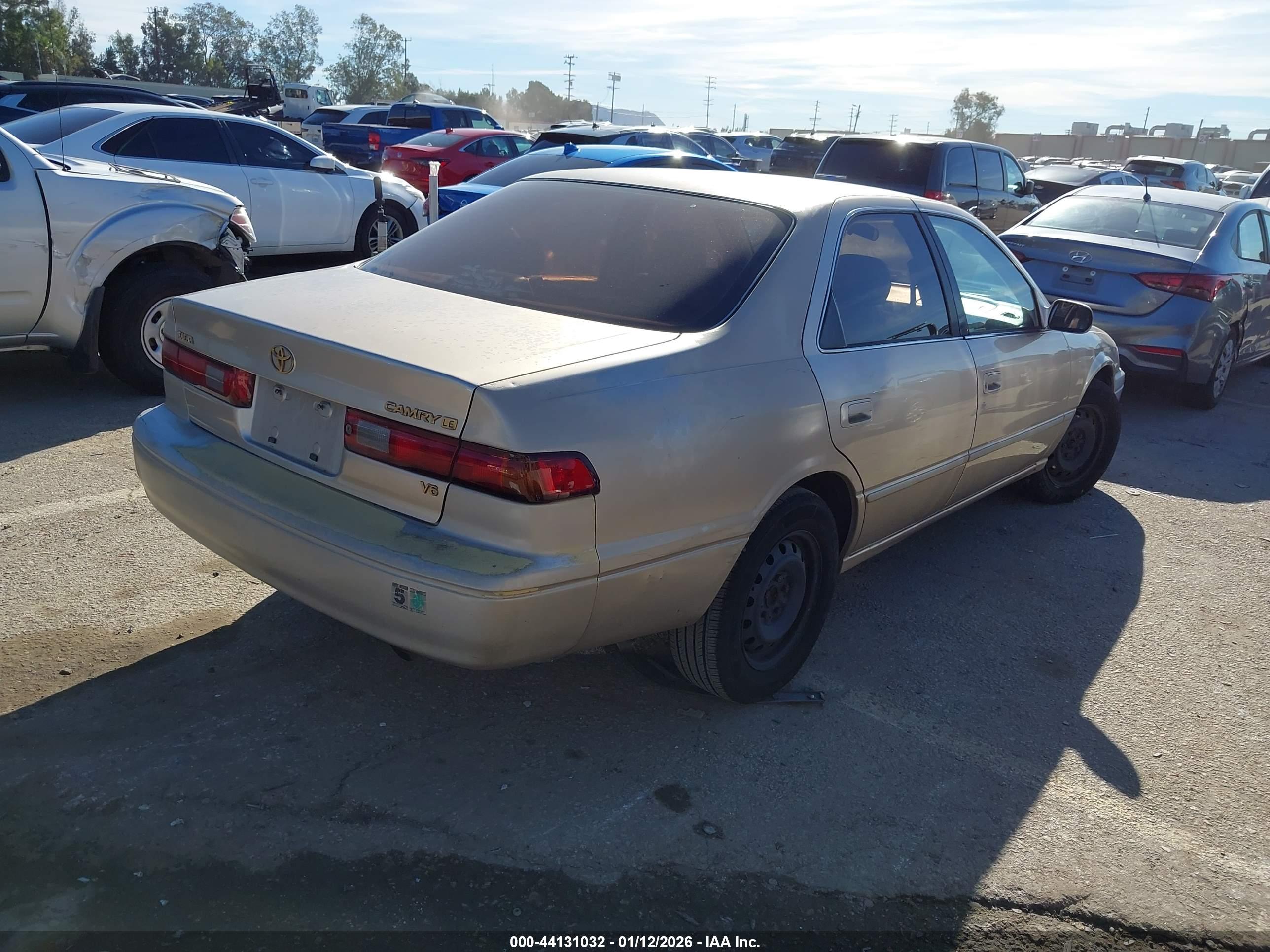 TOYOTA CAMRY image 4