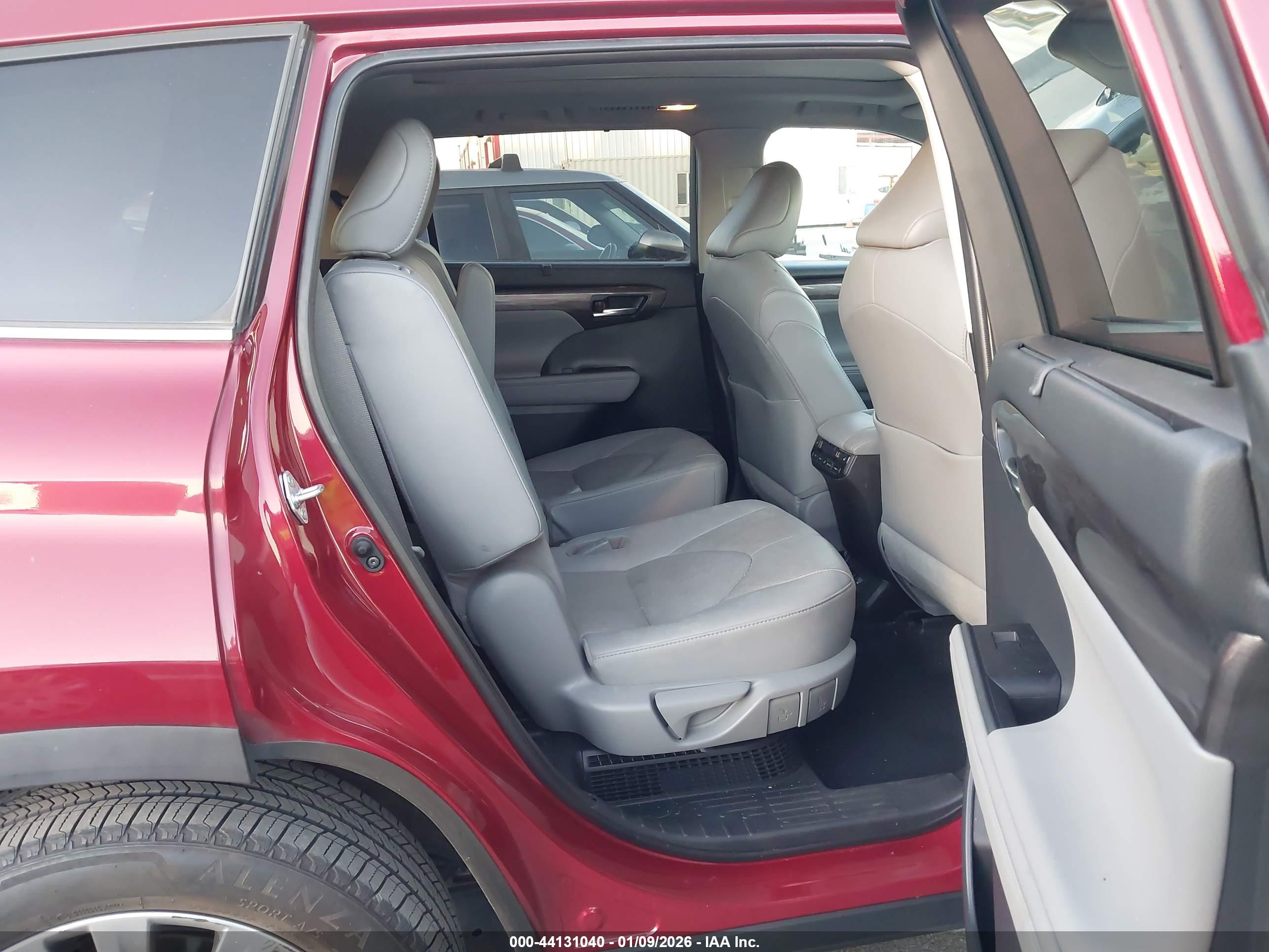 TOYOTA HIGHLANDER image 8