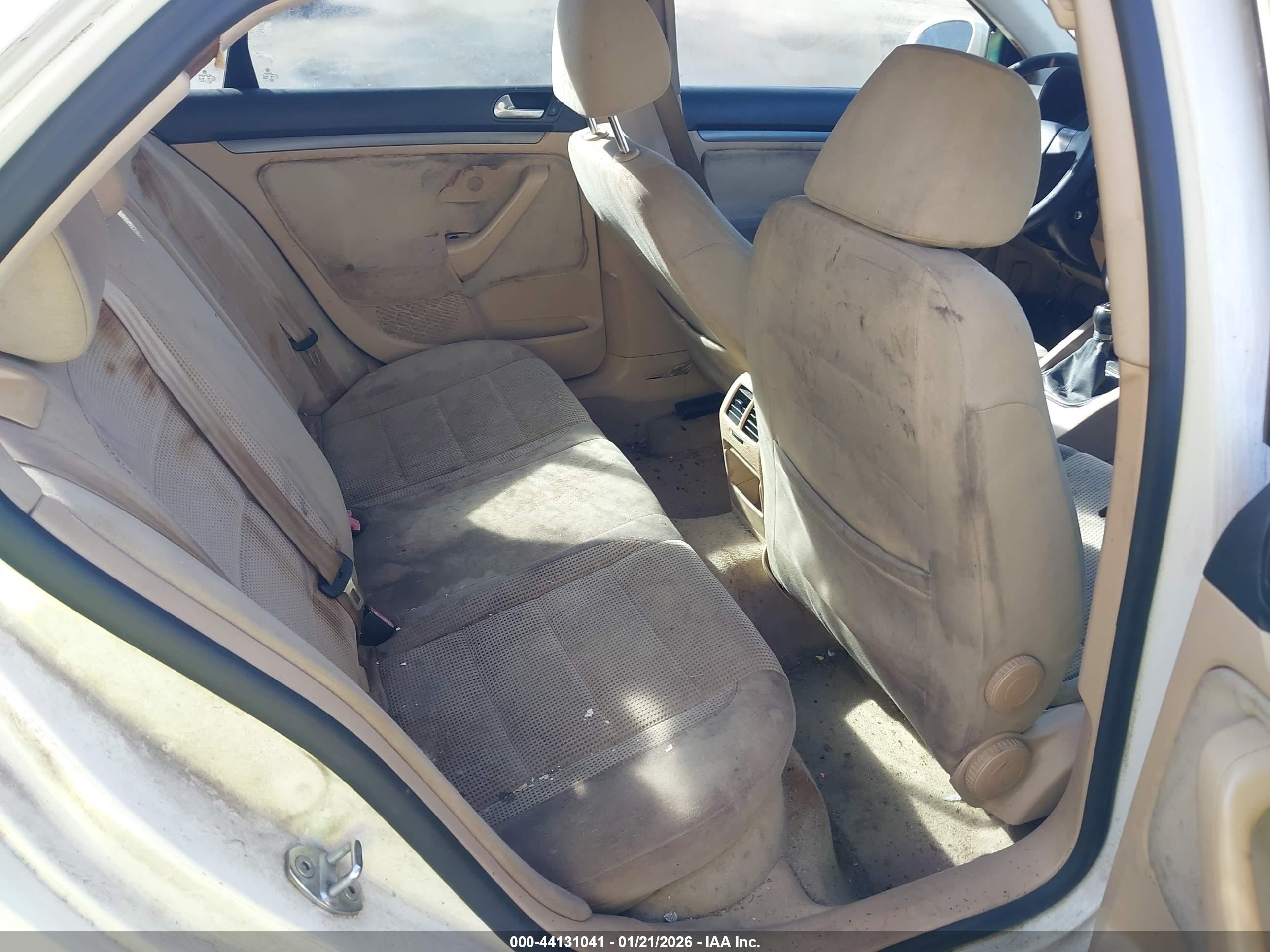 VOLKSWAGEN JETTA image 8