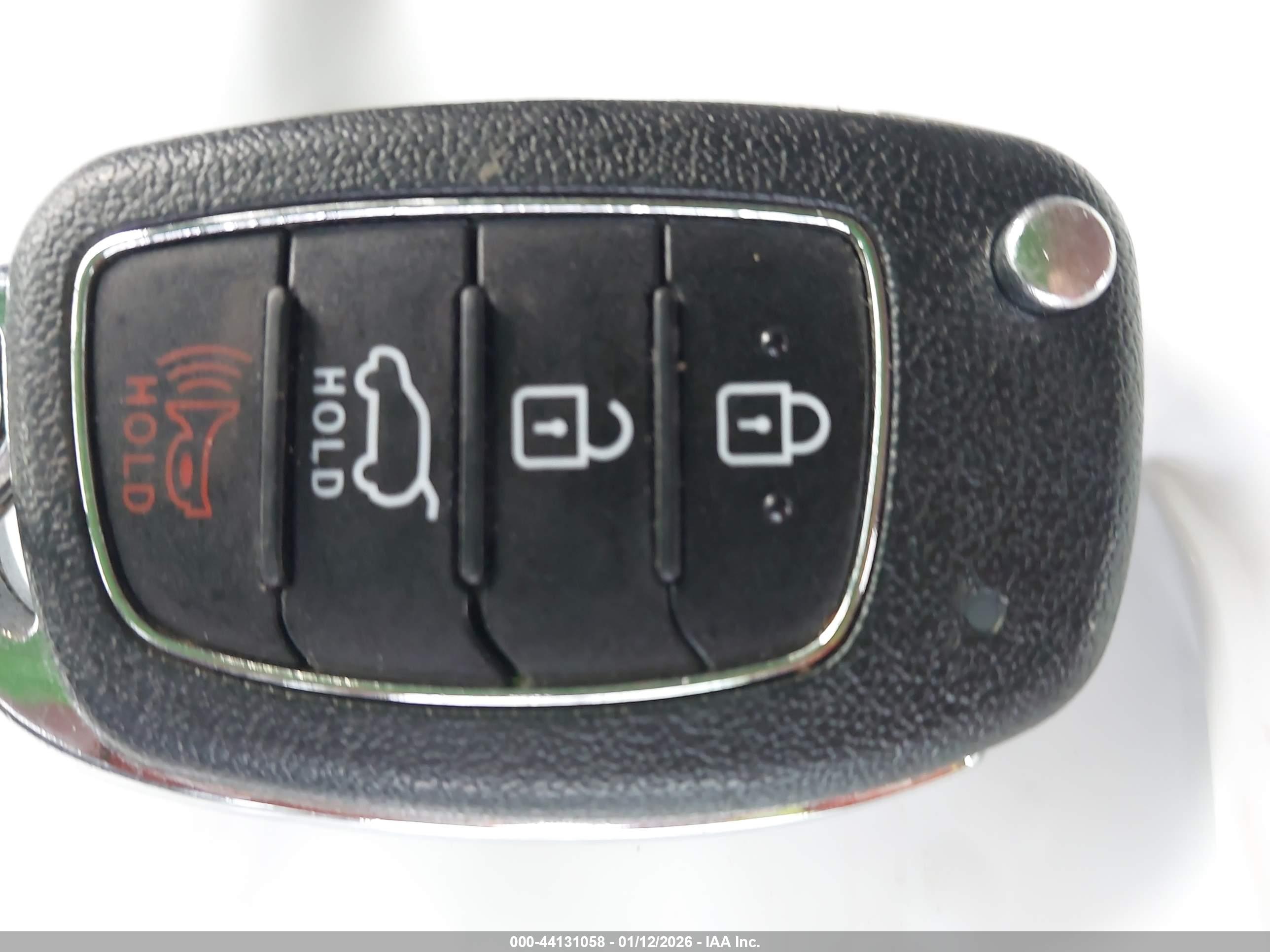 HYUNDAI SANTA image 11