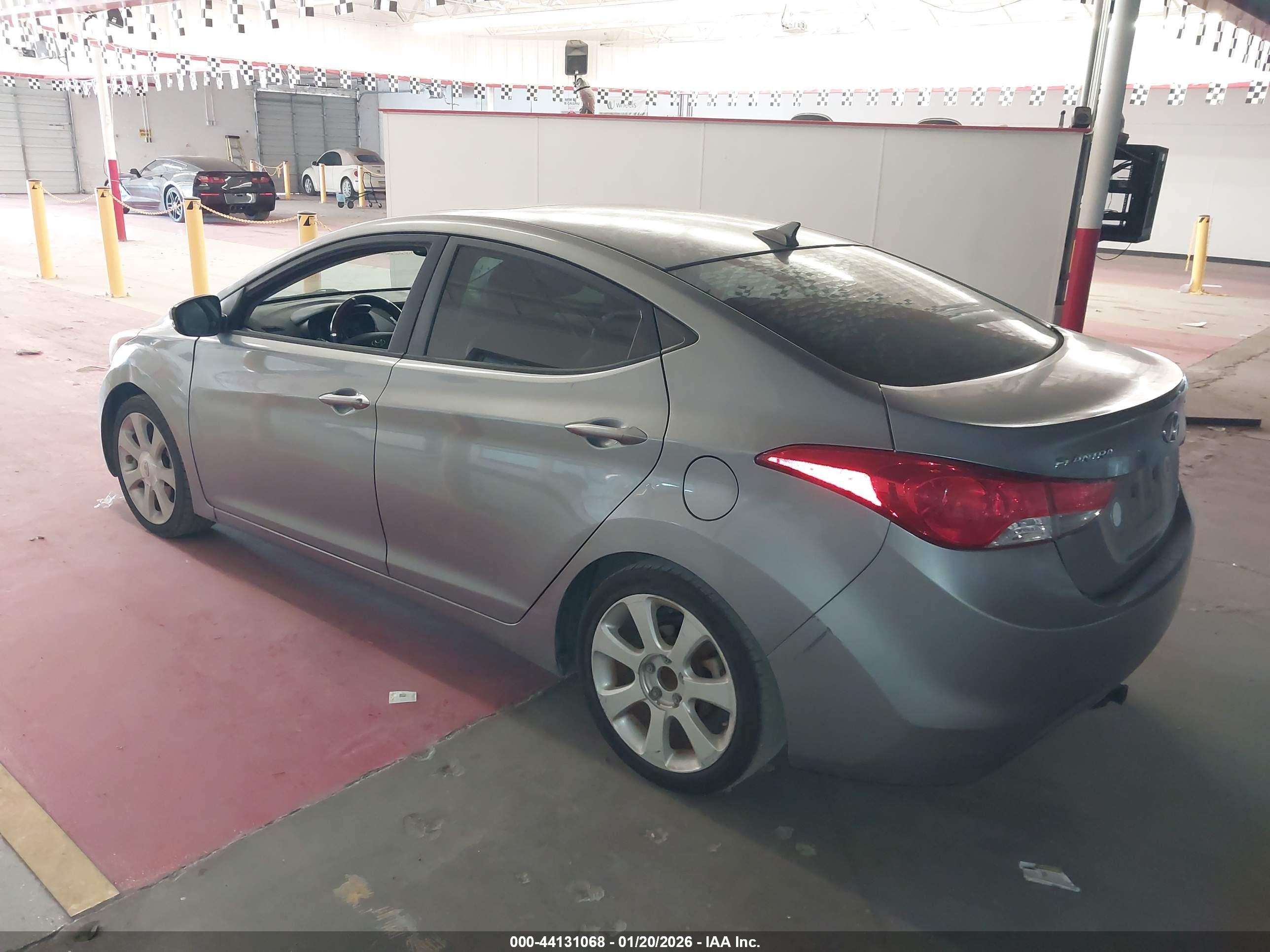 HYUNDAI ELANTRA image 3