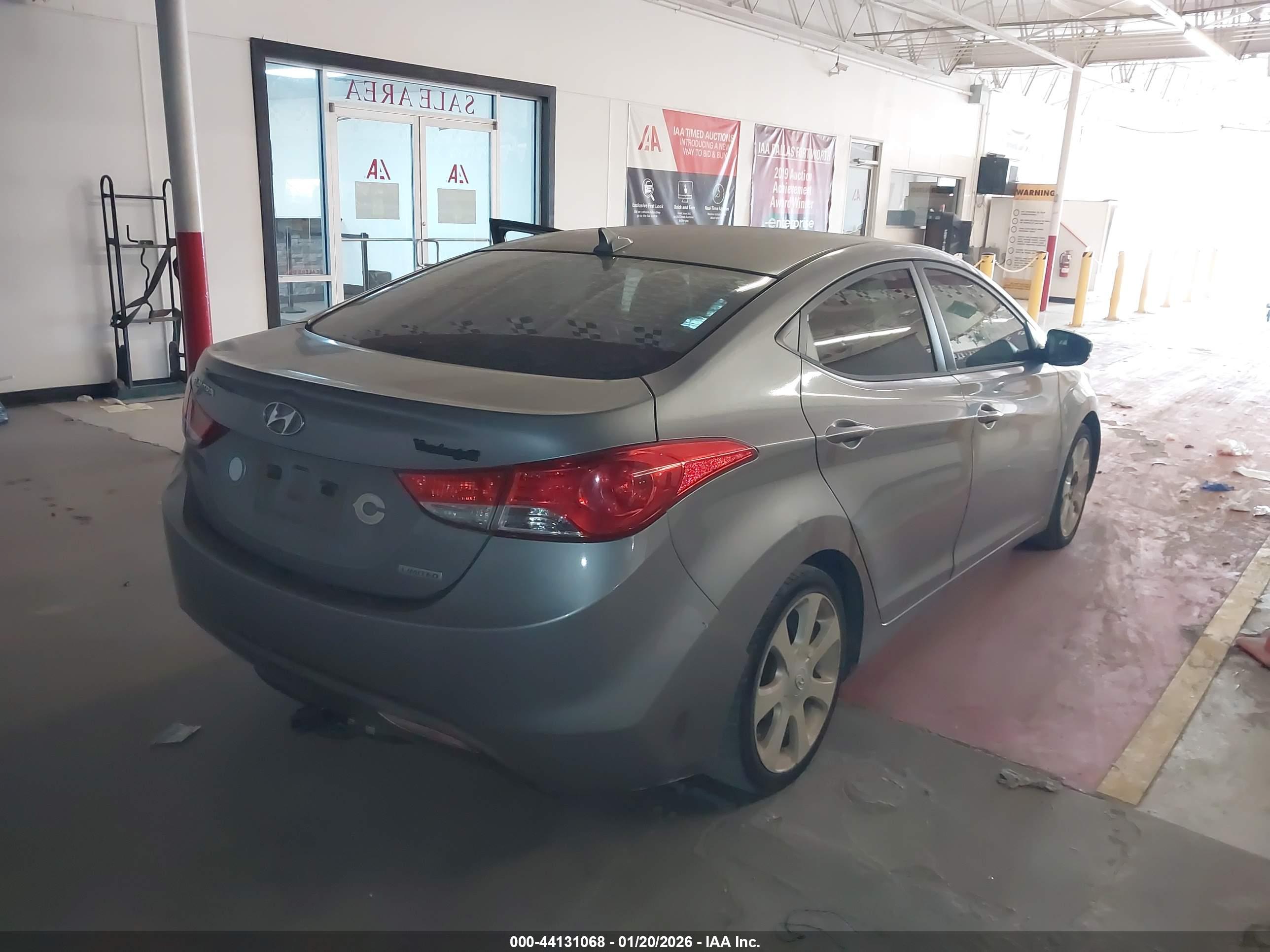 HYUNDAI ELANTRA image 4