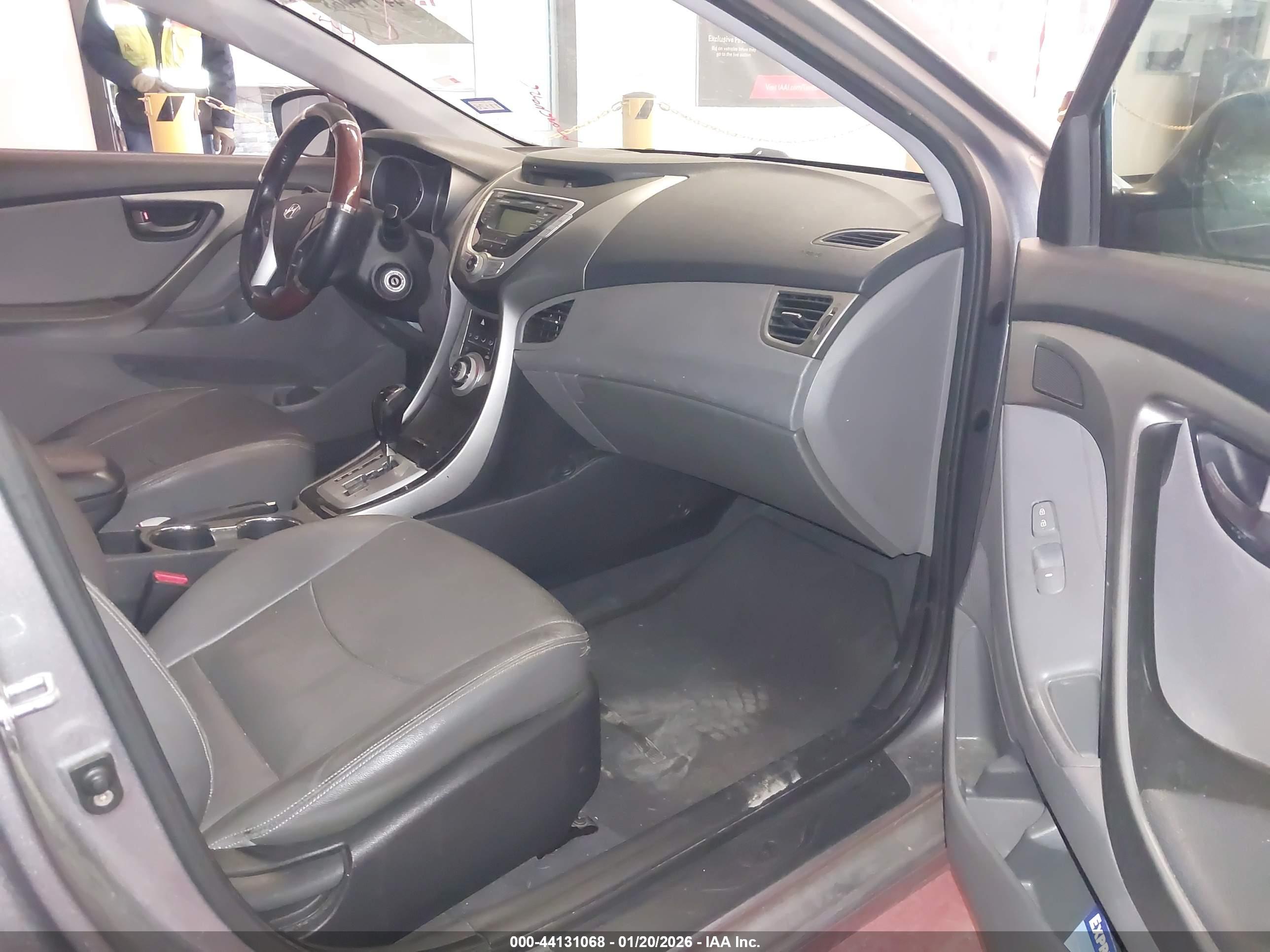 HYUNDAI ELANTRA image 5