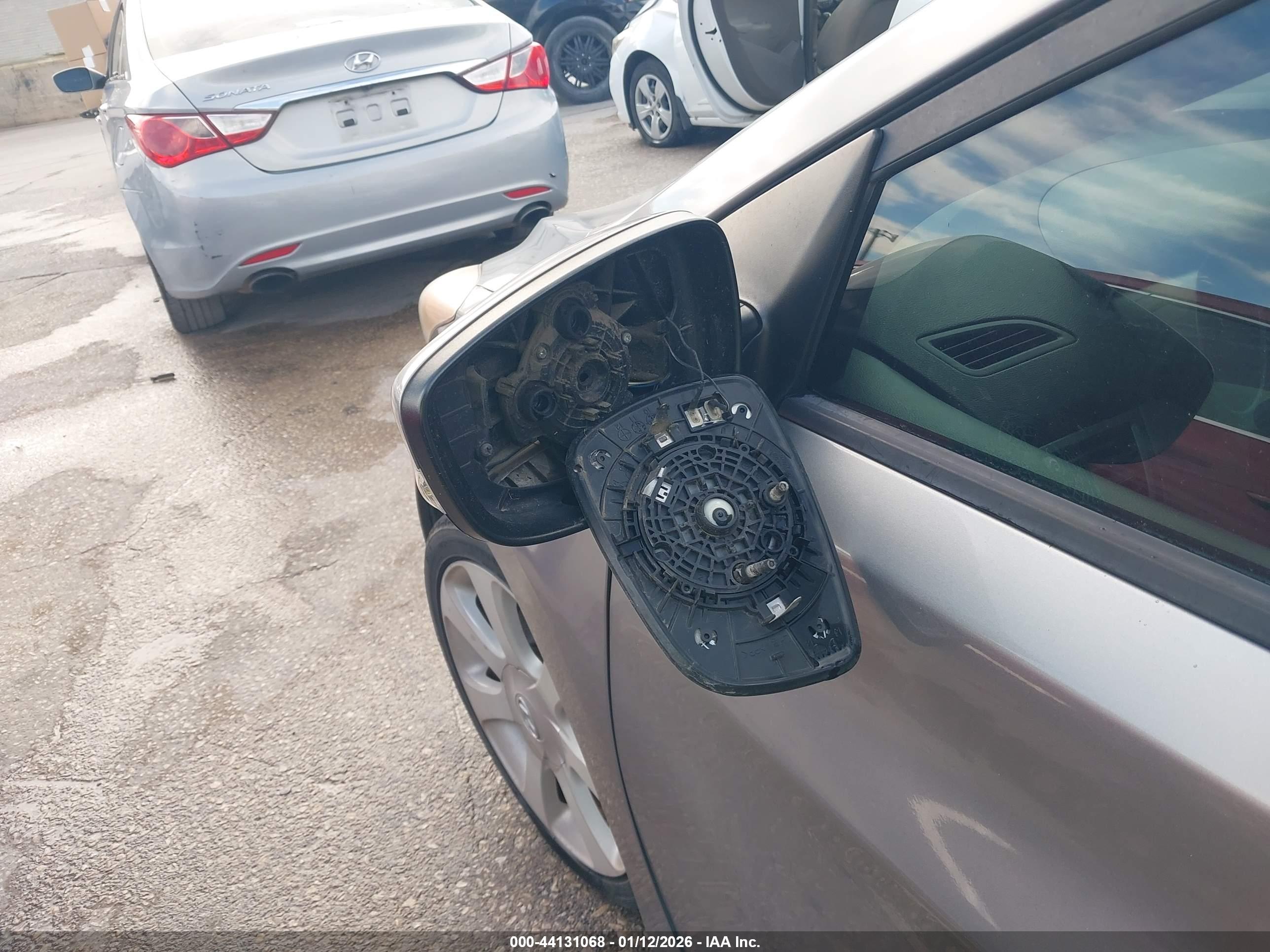 HYUNDAI ELANTRA image 6
