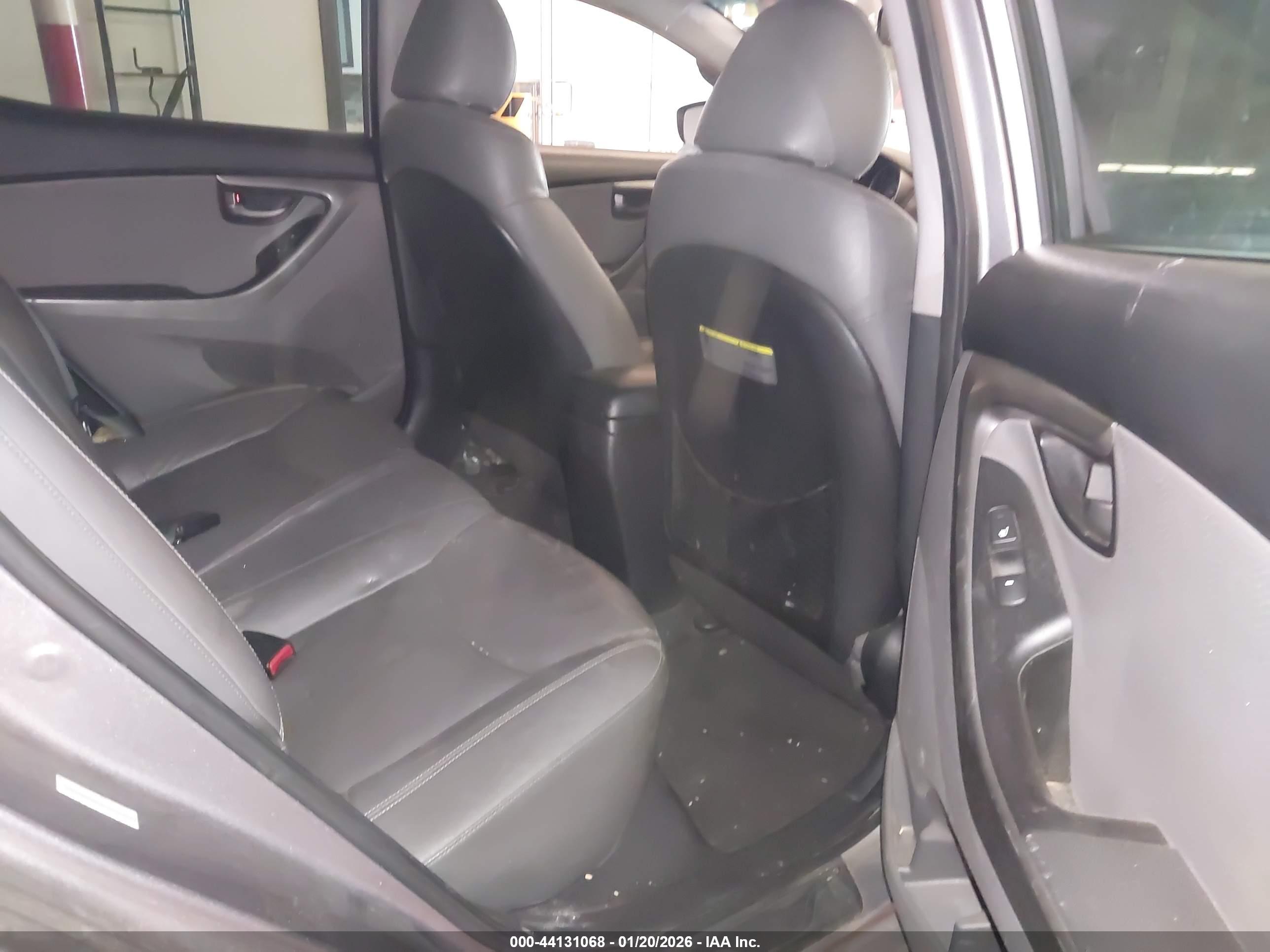 HYUNDAI ELANTRA image 8