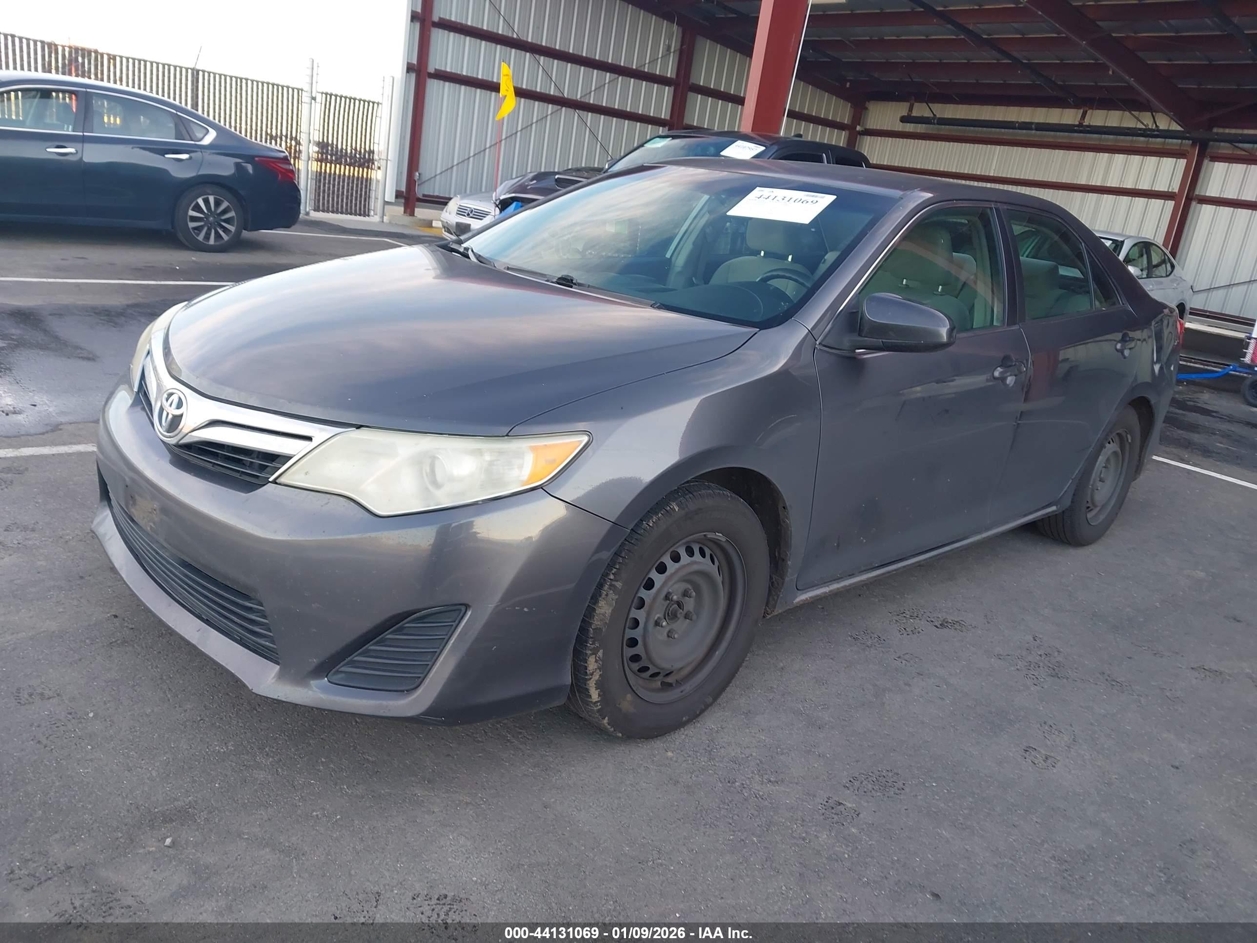 TOYOTA CAMRY image 2