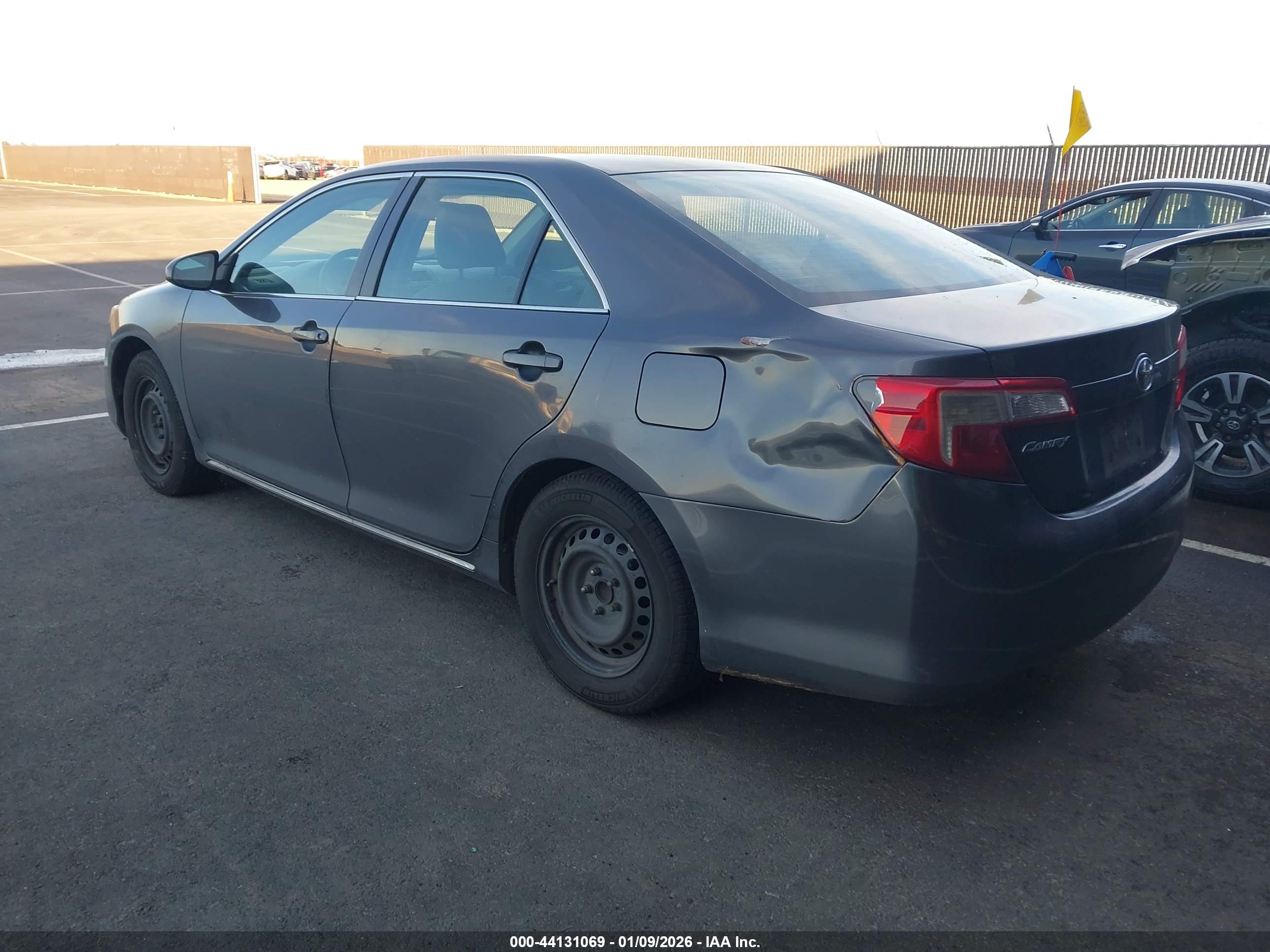 TOYOTA CAMRY image 3