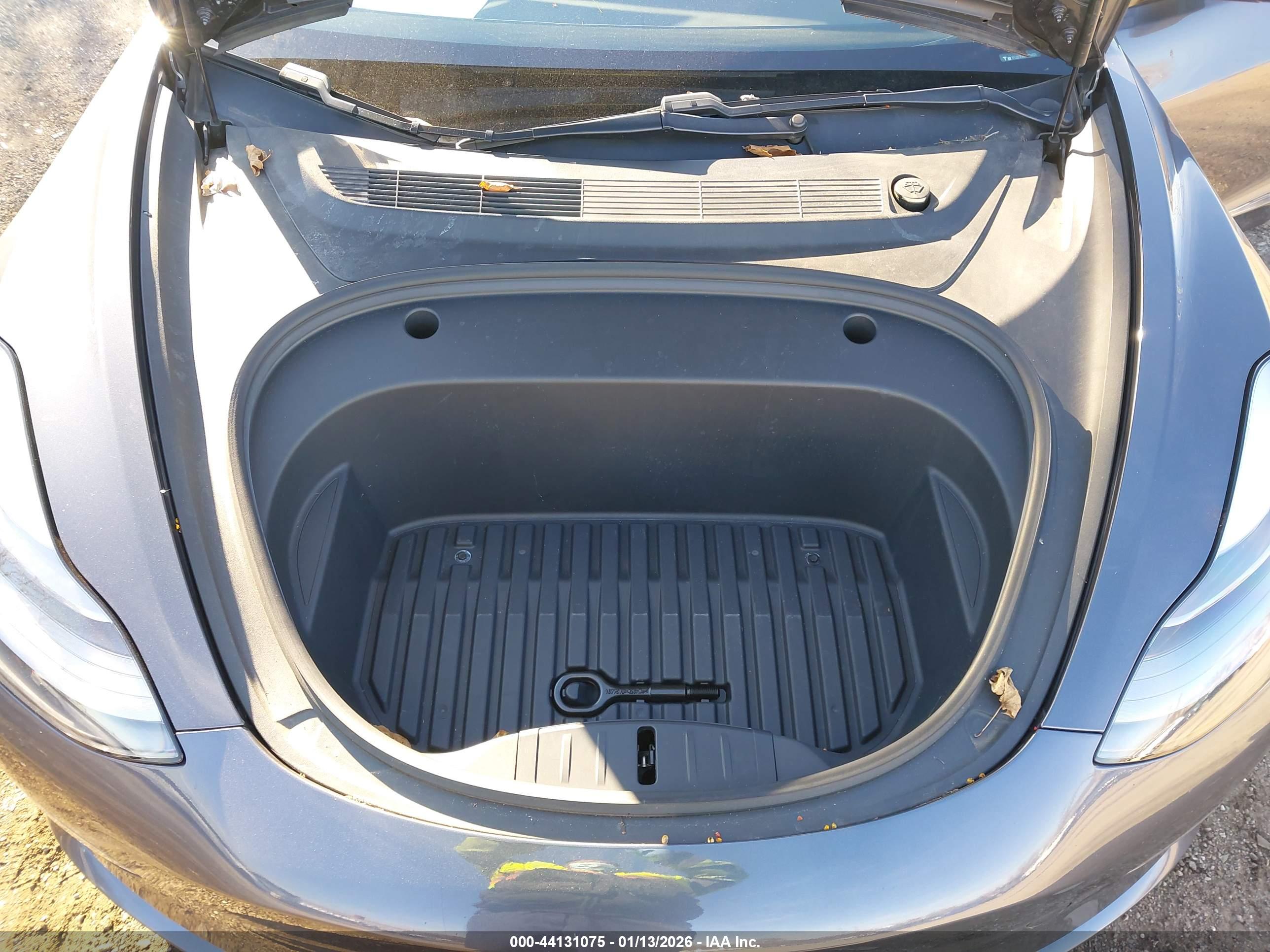 TESLA MODEL image 10
