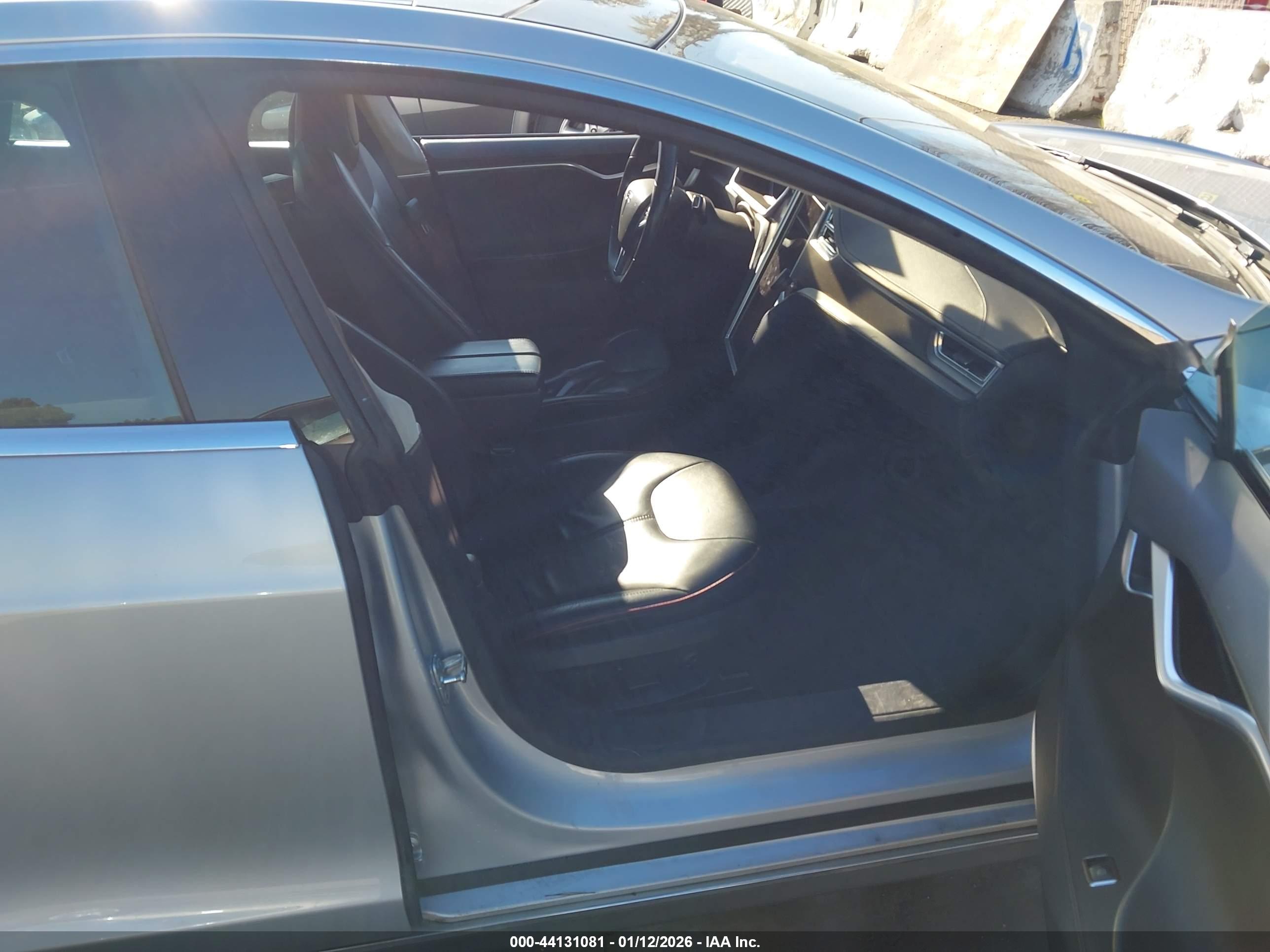 TESLA MODEL image 5