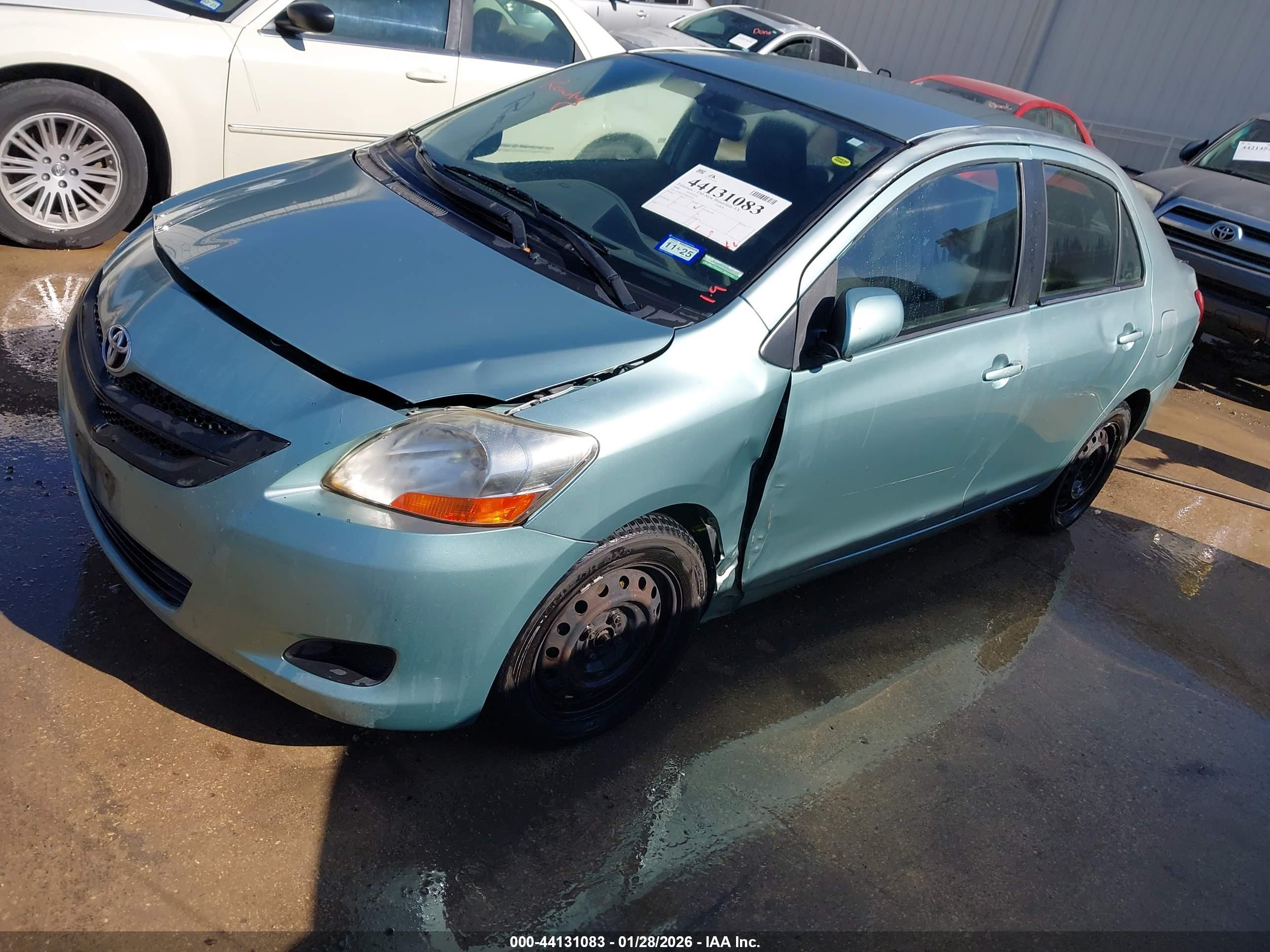 TOYOTA YARIS image 2