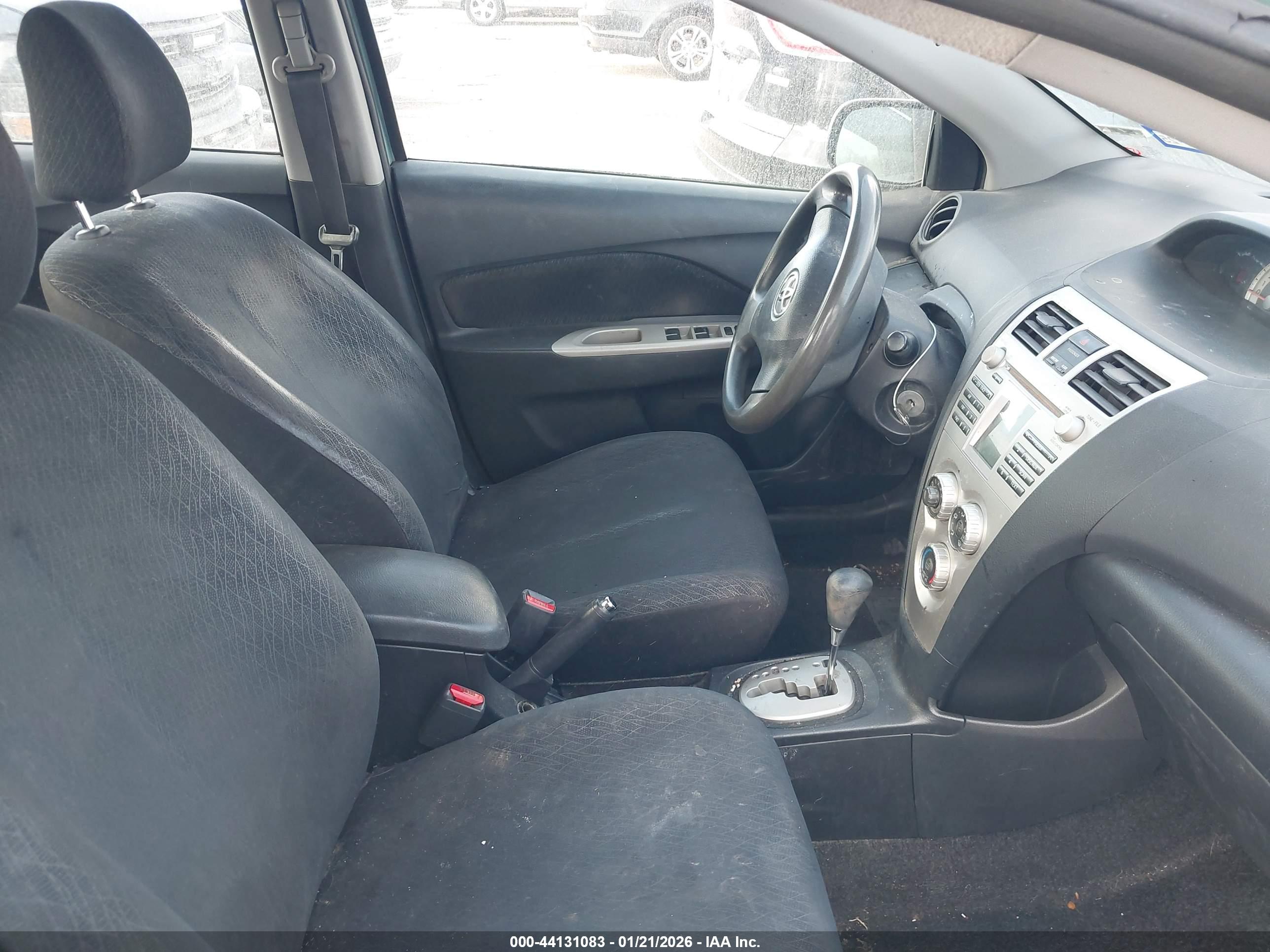 TOYOTA YARIS image 5