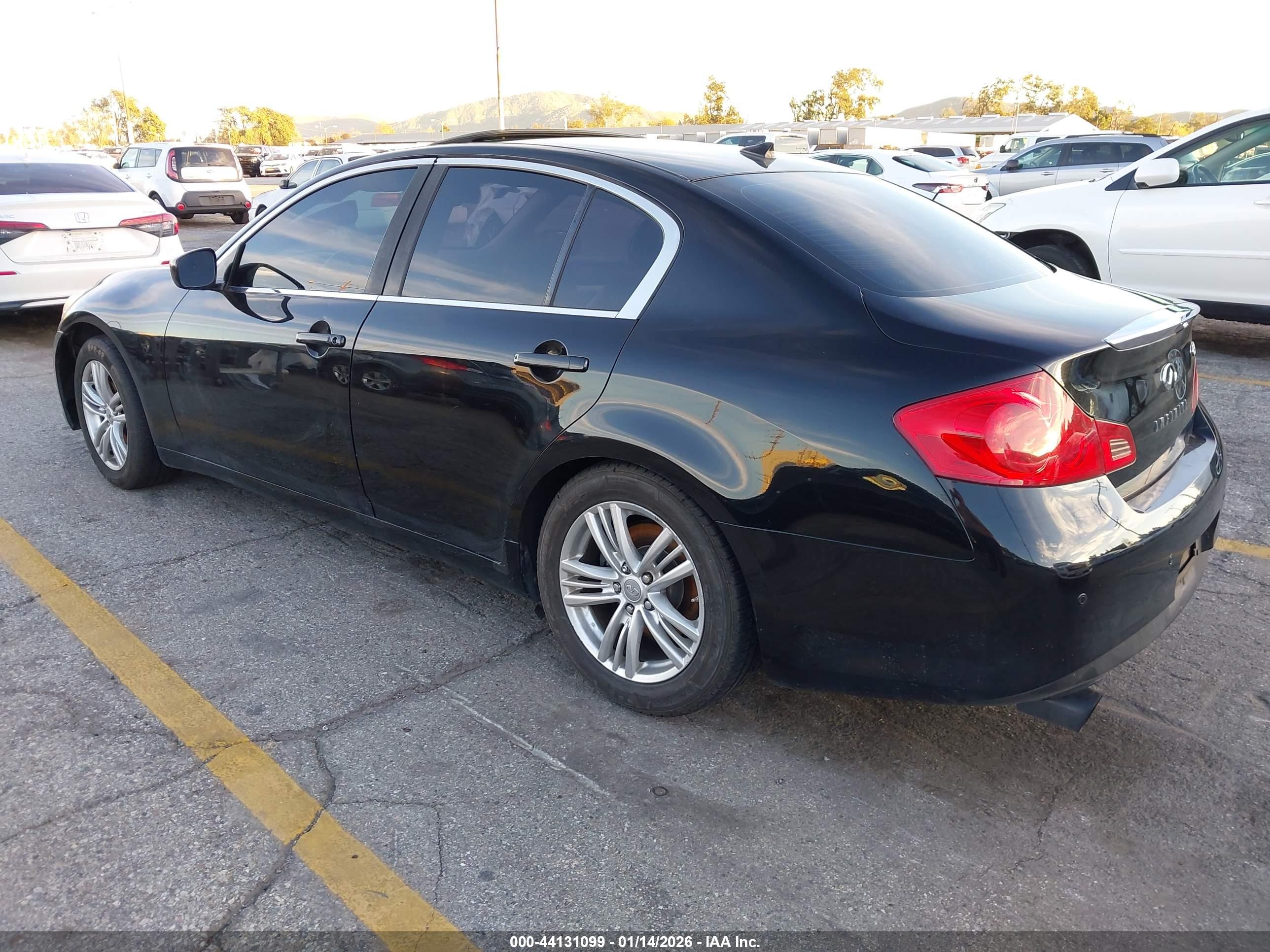 INFINITI G37 image 3