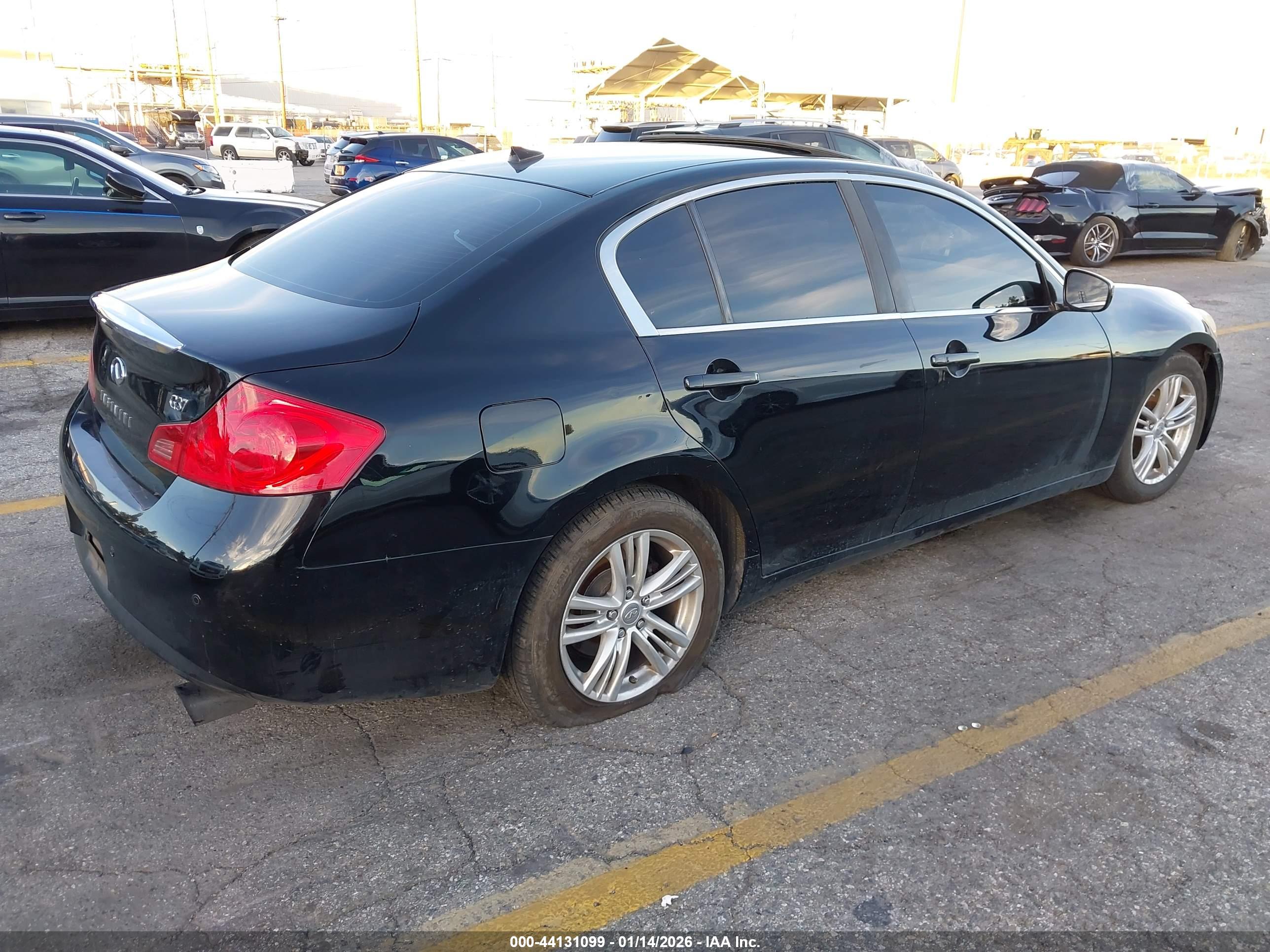 INFINITI G37 image 4