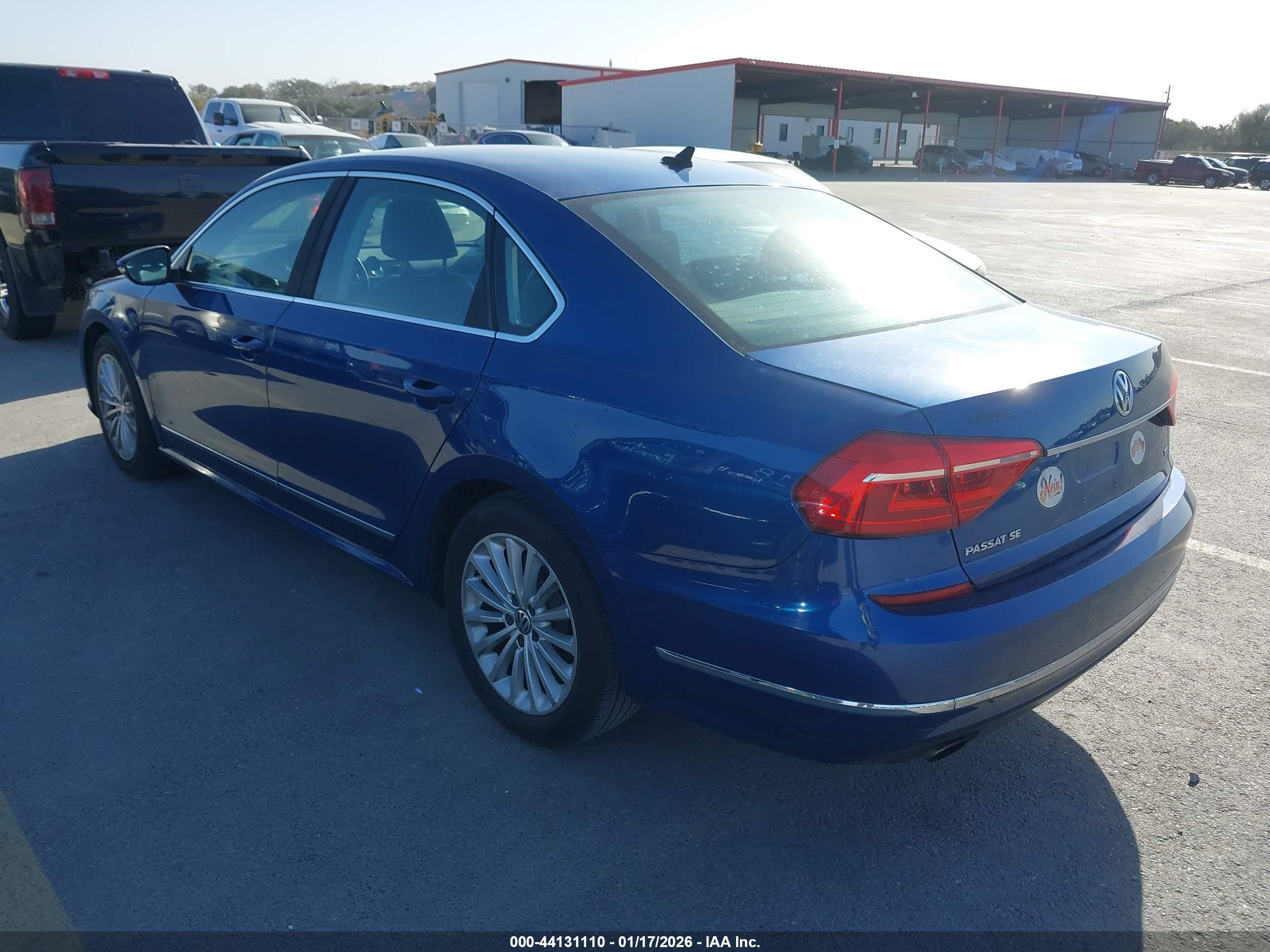 VOLKSWAGEN PASSAT image 3