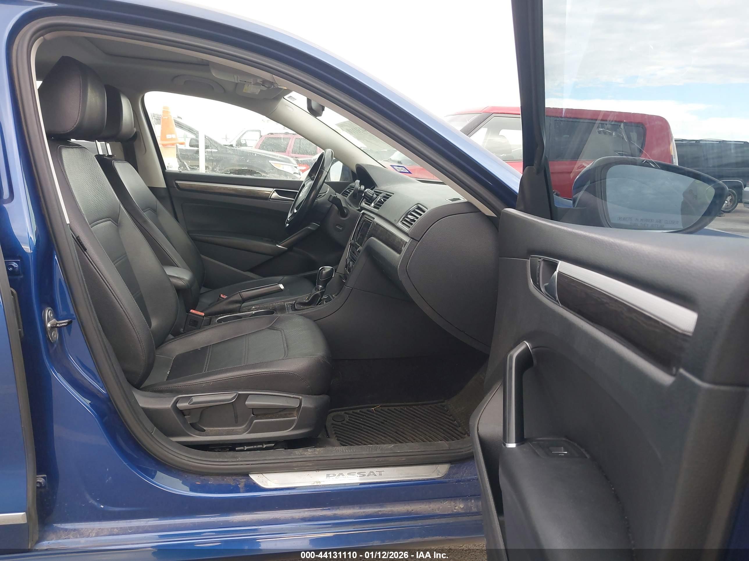VOLKSWAGEN PASSAT image 5